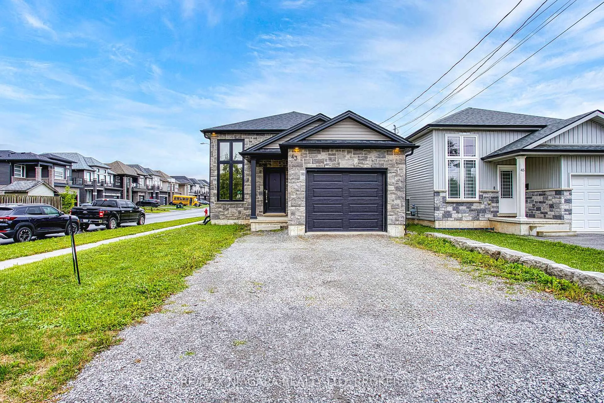 Photo 2 of 43 Sauer Avenue, Welland, Lincoln/Crowland — HOMEH