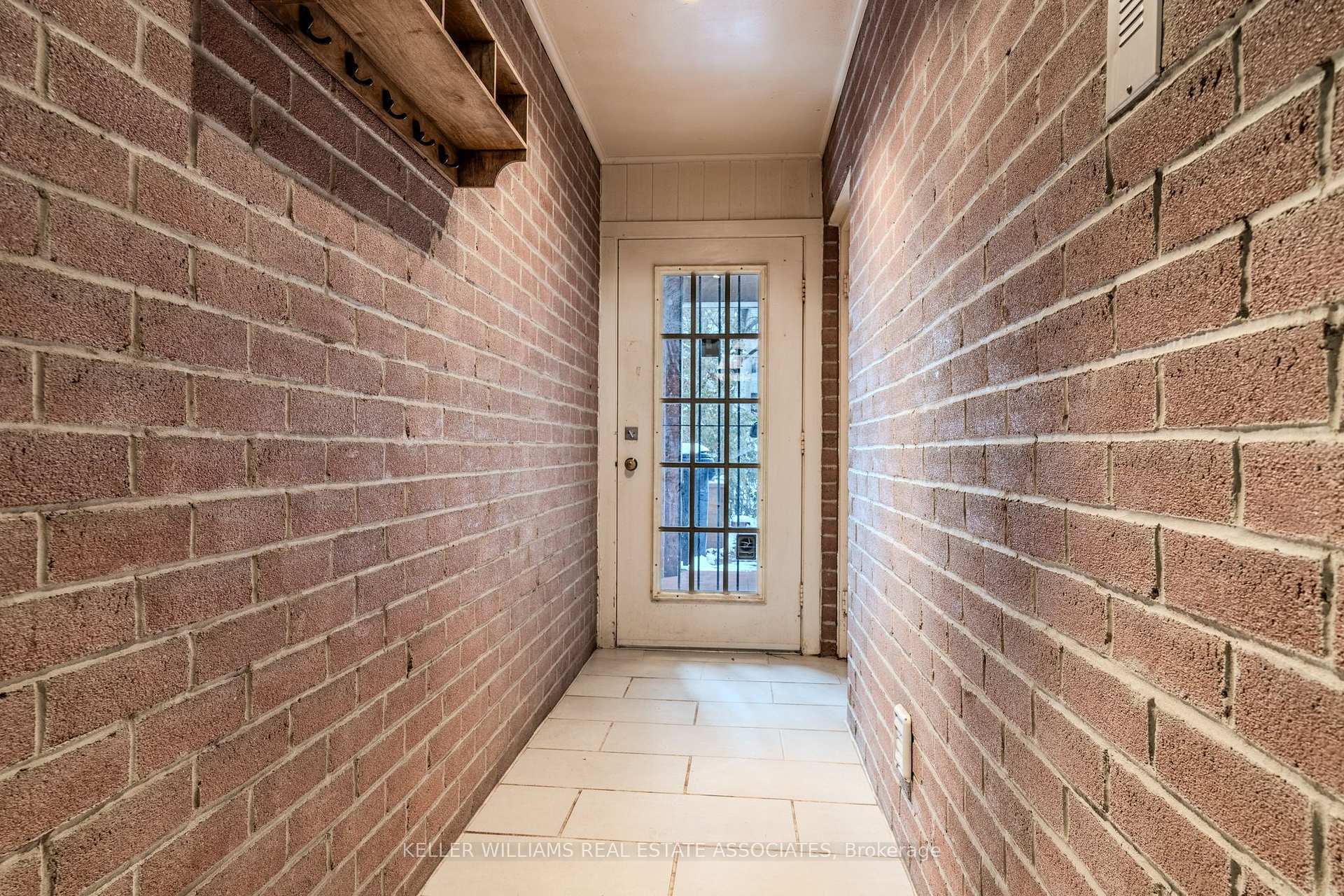 Photo 3 of 54 1/2 McGill Street, Toronto, Church-Yonge Corridor — HOMEH