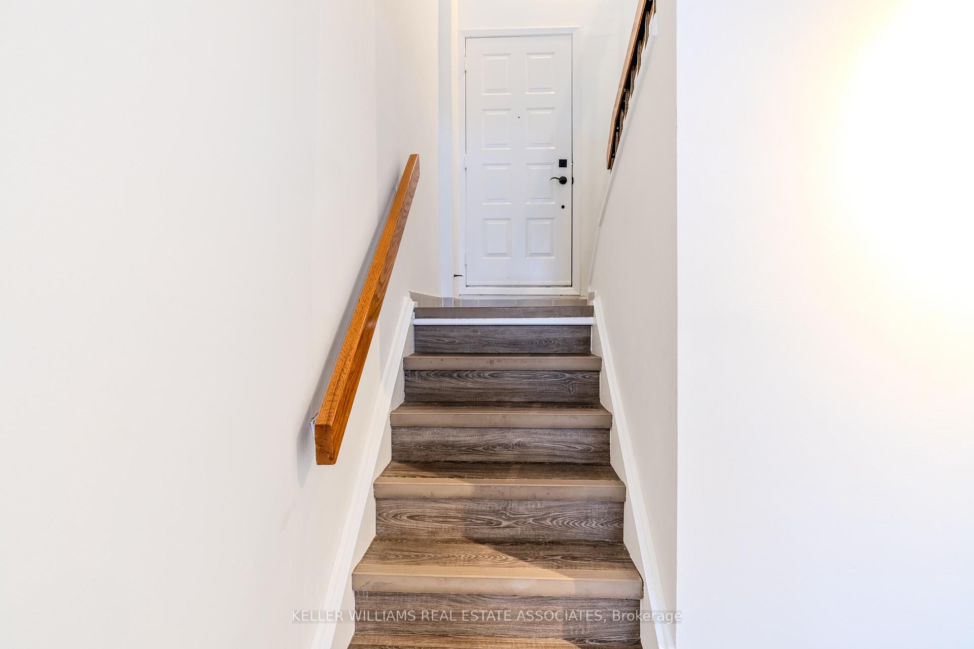 Photo 2 of 54 1/2 McGill Street, Toronto, Church-Yonge Corridor — HOMEH