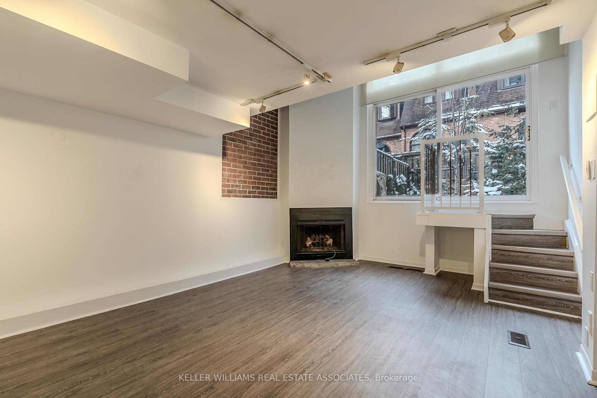 Photo 5 of 54 1/2 McGill Street, Toronto, Church-Yonge Corridor — HOMEH