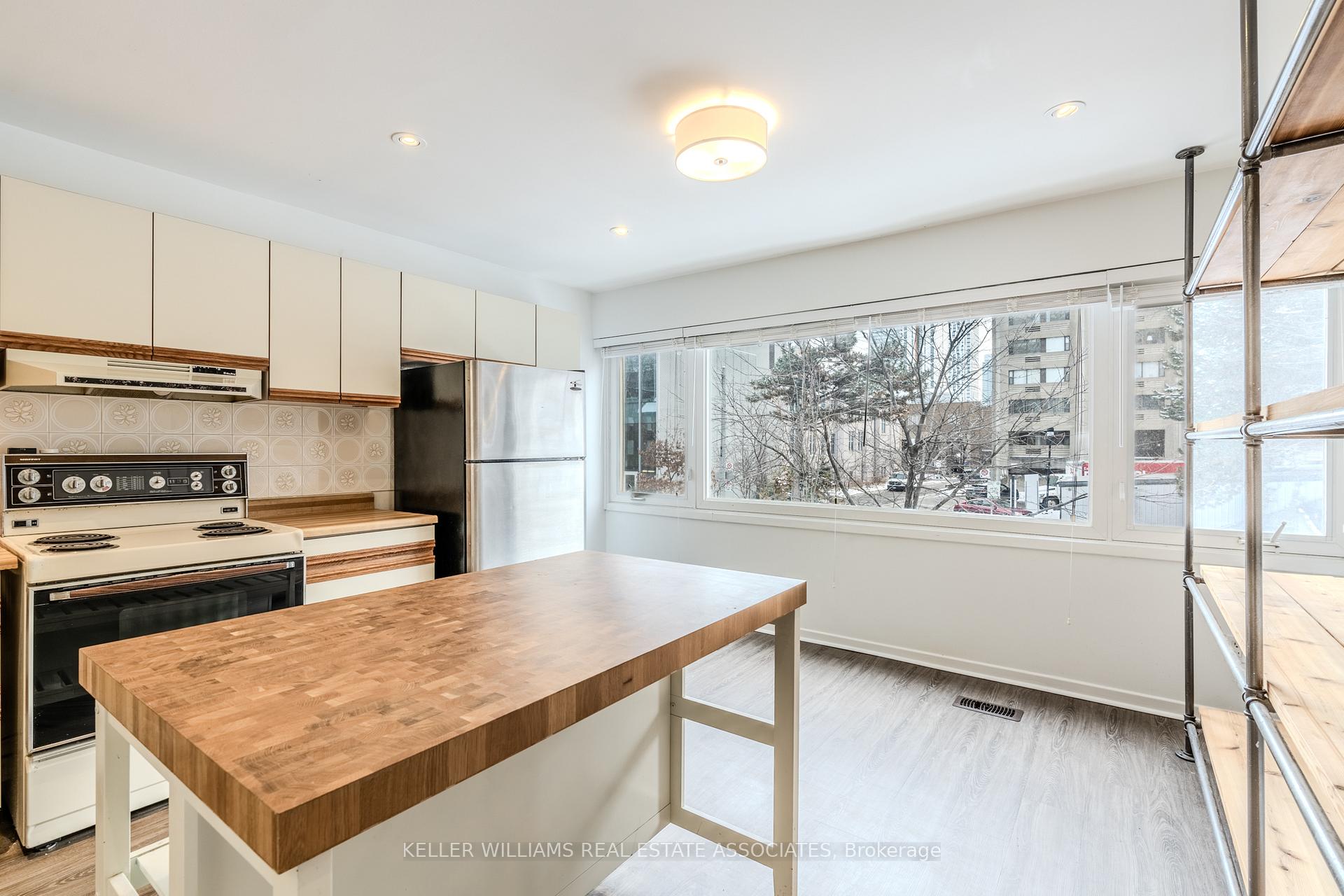 Photo 11 of 54 1/2 McGill Street, Toronto, Church-Yonge Corridor — HOMEH