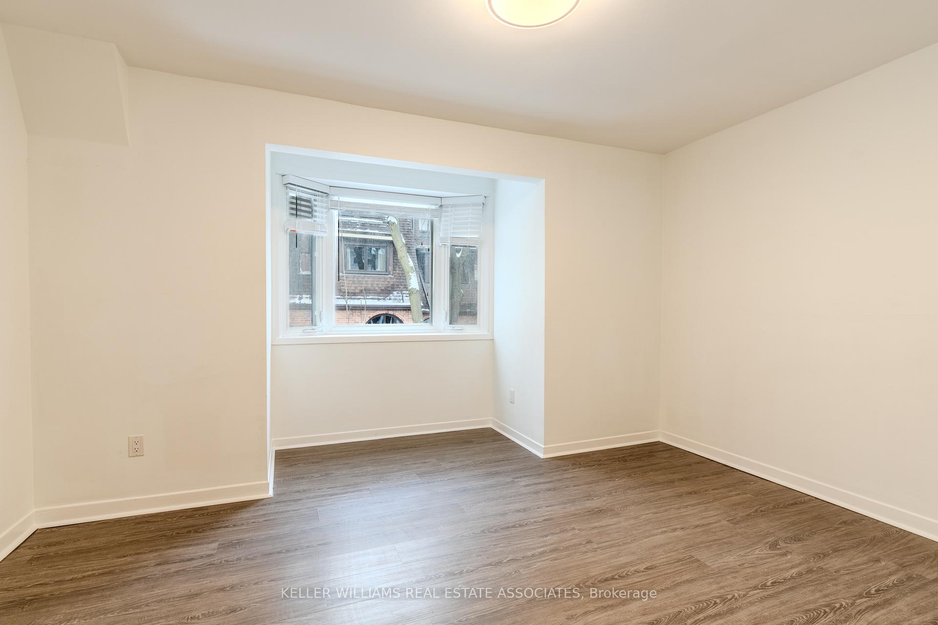 Photo 14 of 54 1/2 McGill Street, Toronto, Church-Yonge Corridor — HOMEH
