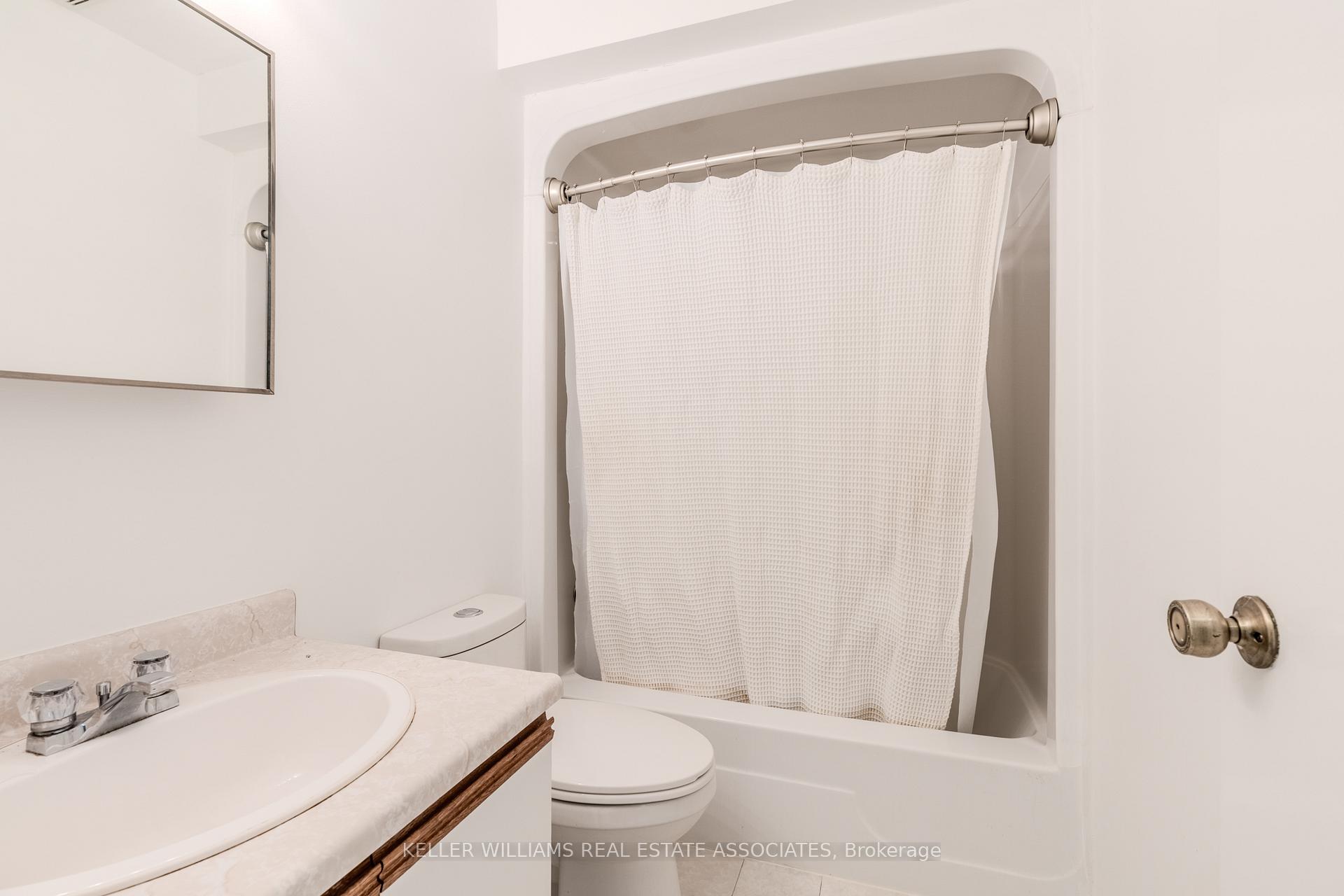 Photo 12 of 54 1/2 McGill Street, Toronto, Church-Yonge Corridor — HOMEH