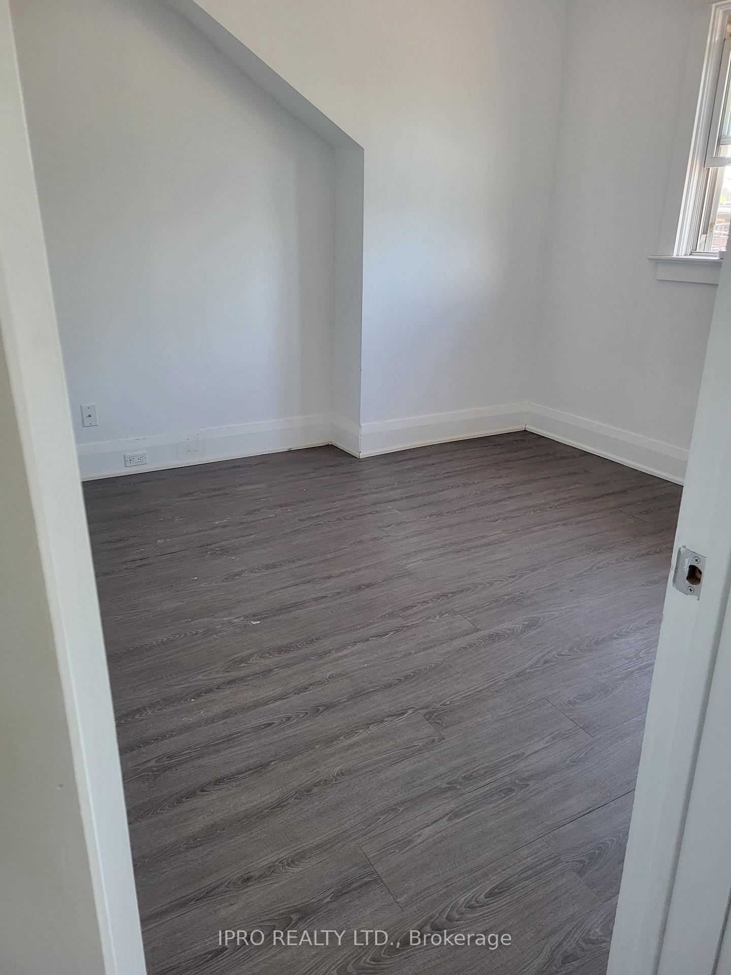 Photo 5 of Unit # Upper 2, 719 Coxwell Avenue, Toronto, Danforth — HOMEH
