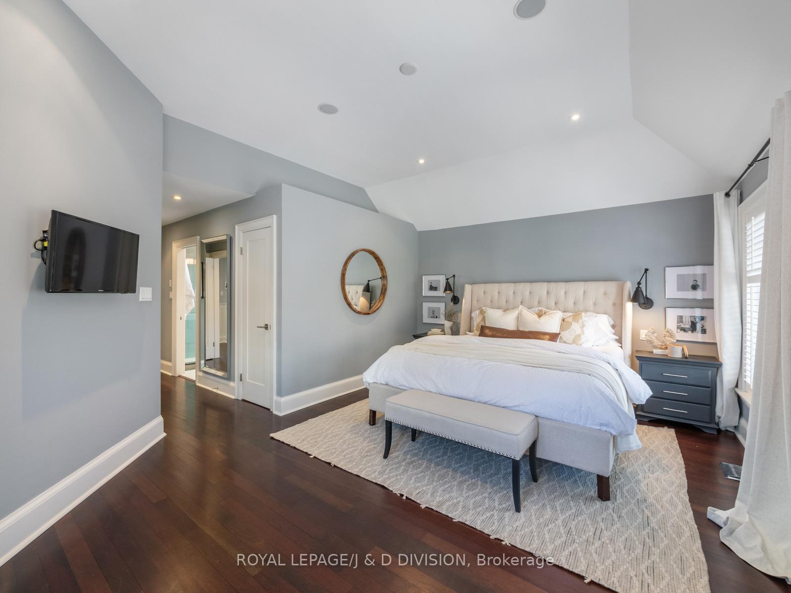 Photo 15 of 28 St Hilda's Avenue, Toronto, Lawrence Park South — HOMEH