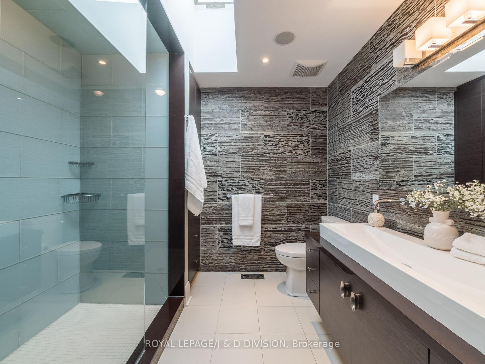 Photo 16 of 28 St Hilda's Avenue, Toronto, Lawrence Park South — HOMEH