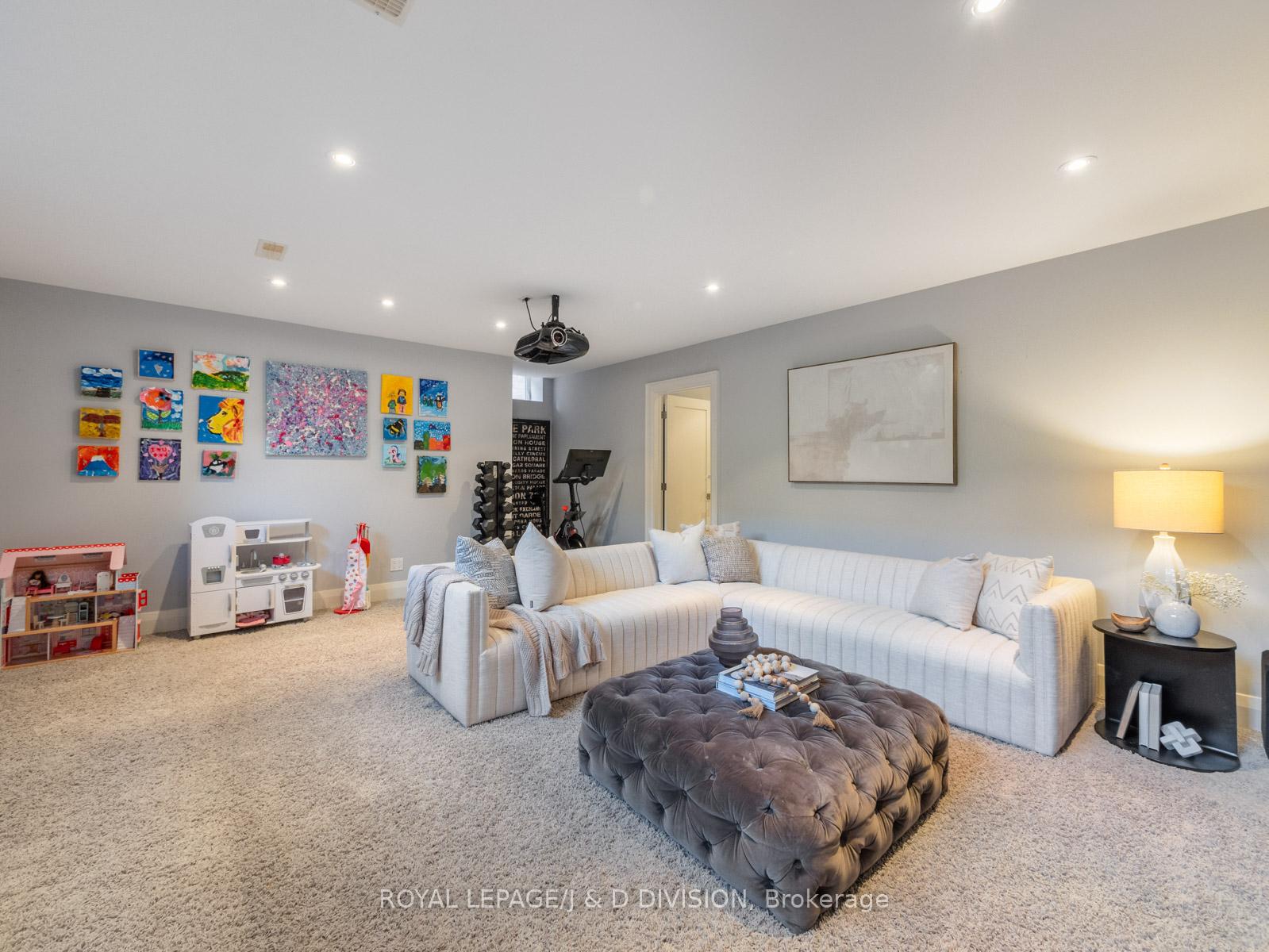 Photo 21 of 28 St Hilda's Avenue, Toronto, Lawrence Park South — HOMEH