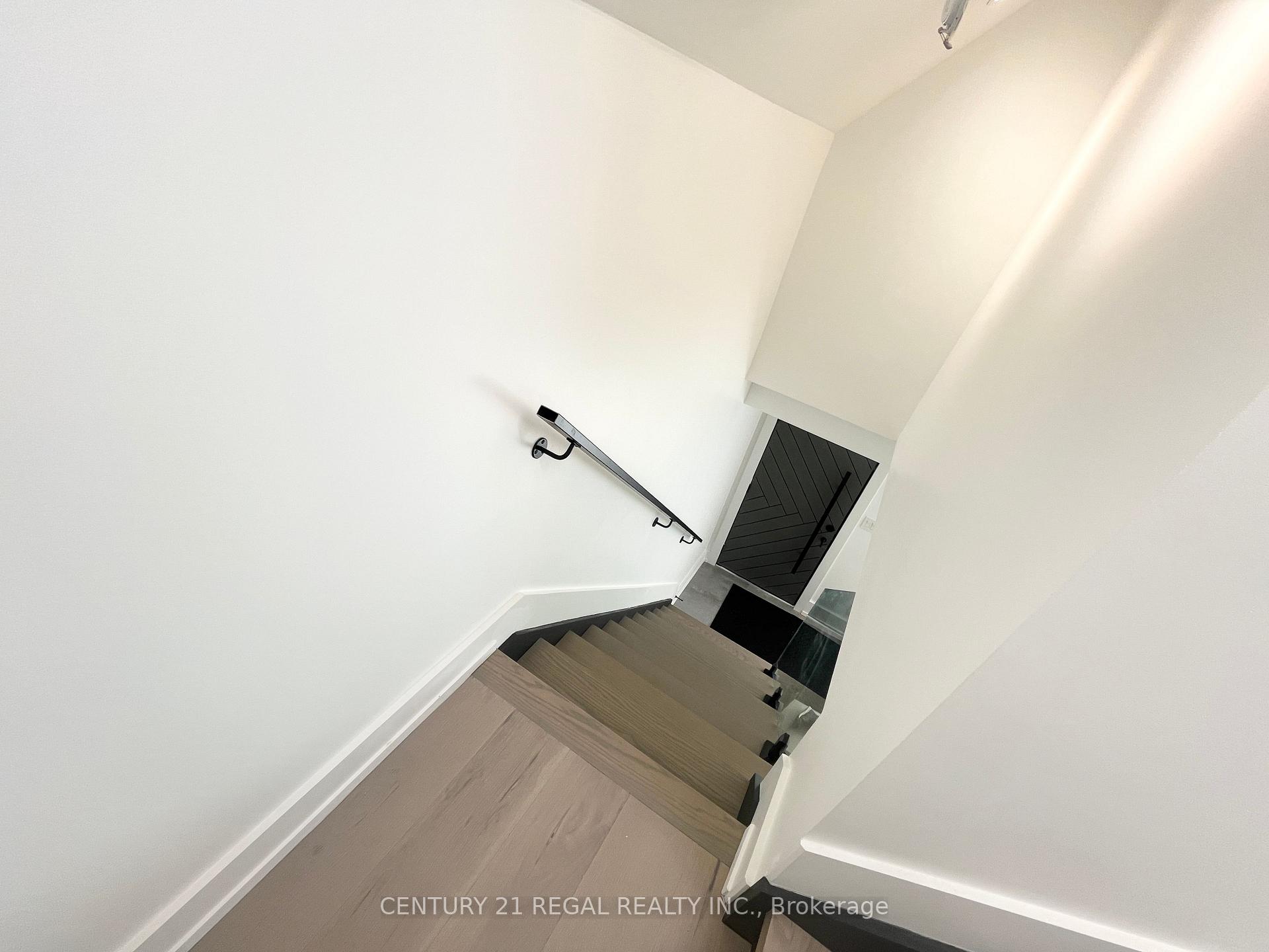 Photo 2 of Unit Unit 2, 171 Durant Avenue, Toronto, East York — HOMEH