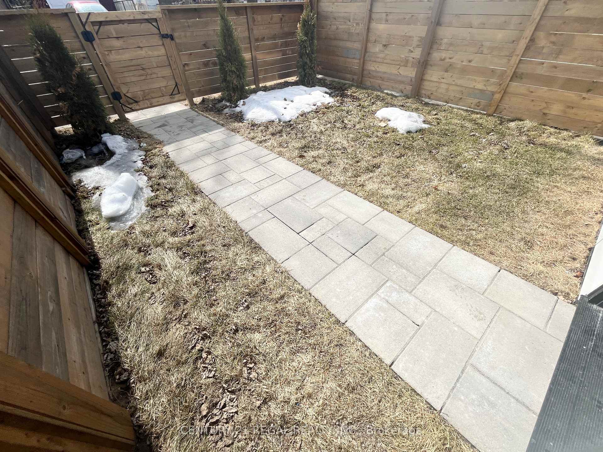 Photo 3 of Unit Unit 2, 171 Durant Avenue, Toronto, East York — HOMEH