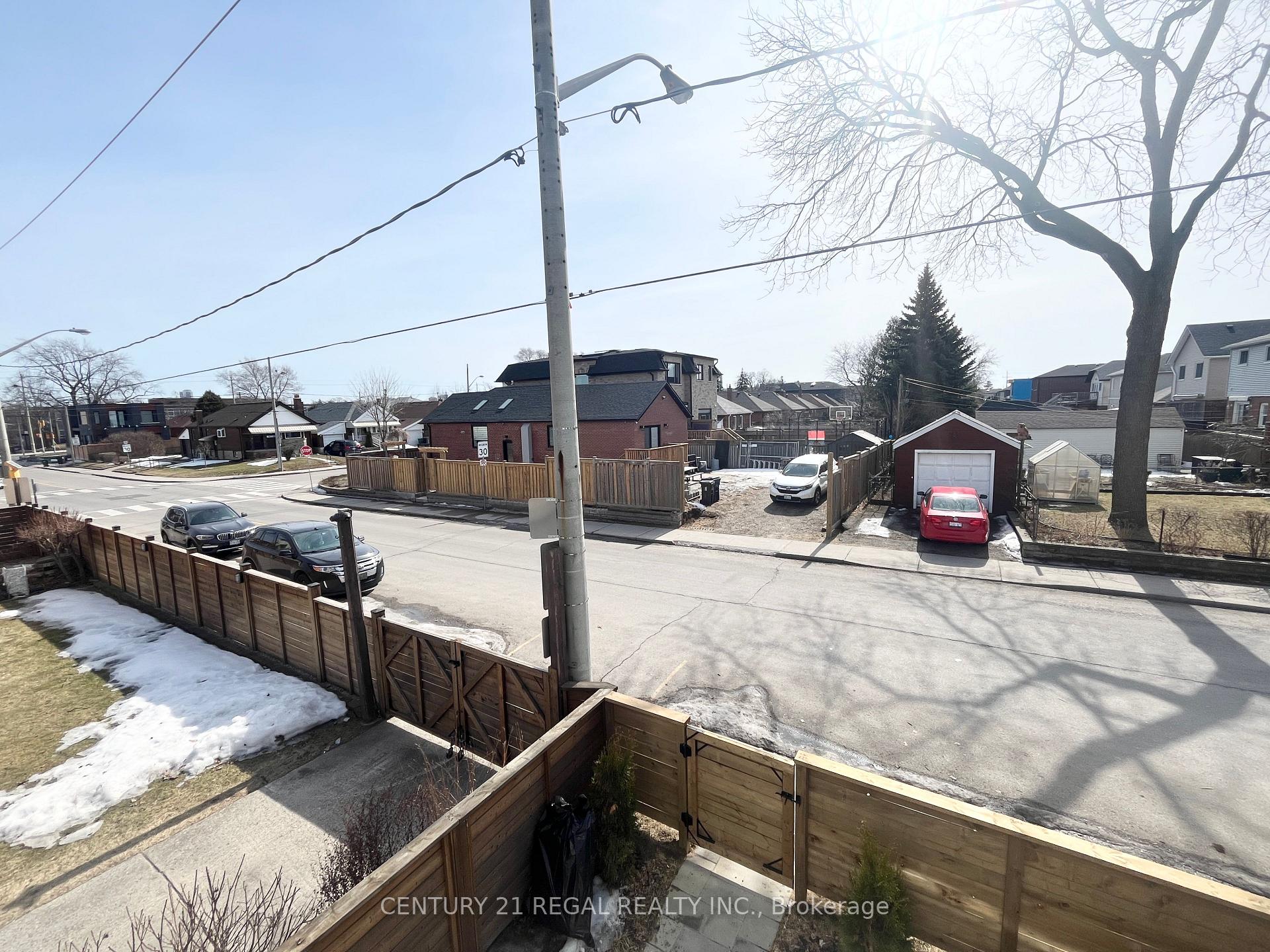 Photo 4 of Unit Unit 2, 171 Durant Avenue, Toronto, East York — HOMEH