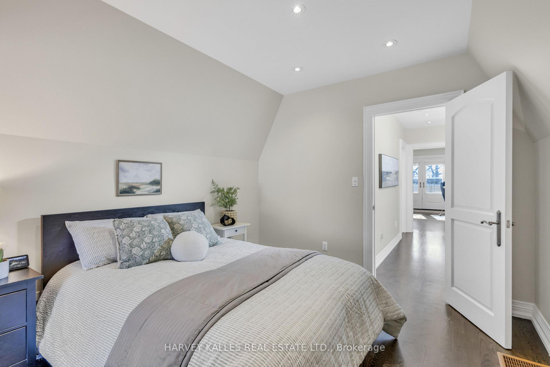Photo 32 of 597 Woburn Avenue, Toronto, Bedford Park-Nortown — HOMEH