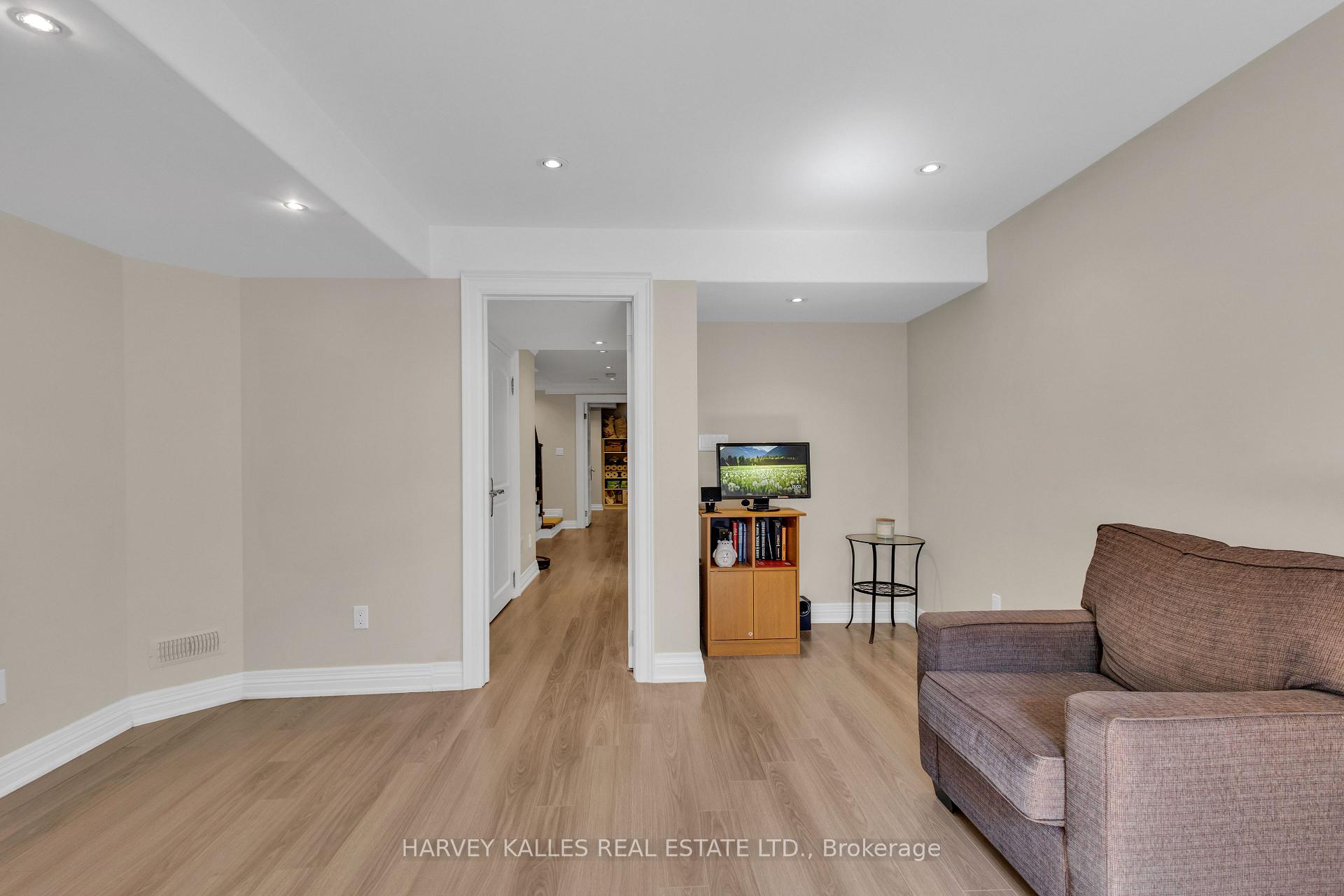 Photo 40 of 597 Woburn Avenue, Toronto, Bedford Park-Nortown — HOMEH