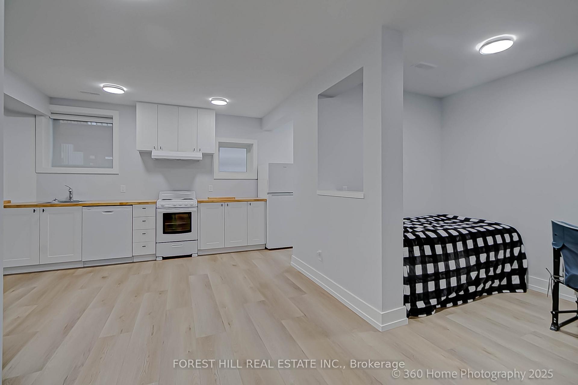Photo 2 of 896 Coxwell Avenue, Toronto, Danforth Village-East York — HOMEH