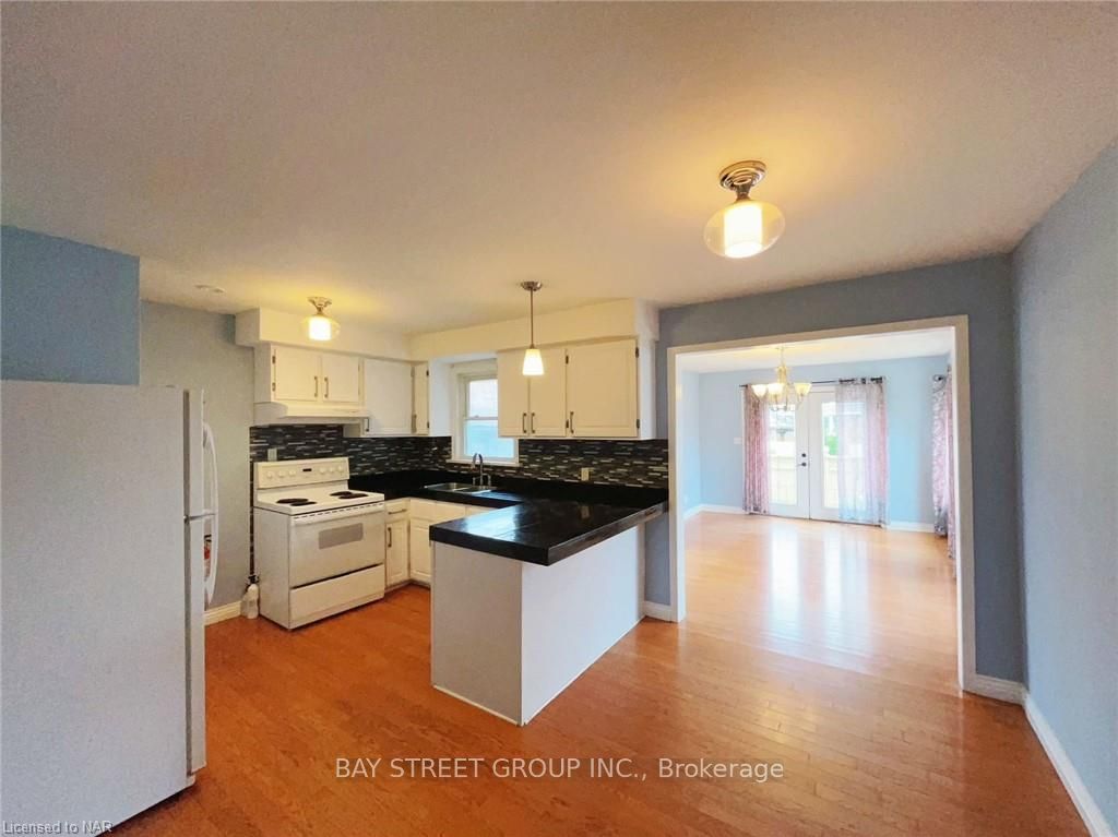 Photo 4 of Unit upper, 22 Stewart Avenue, Thorold, Thorold Downtown — HOMEH