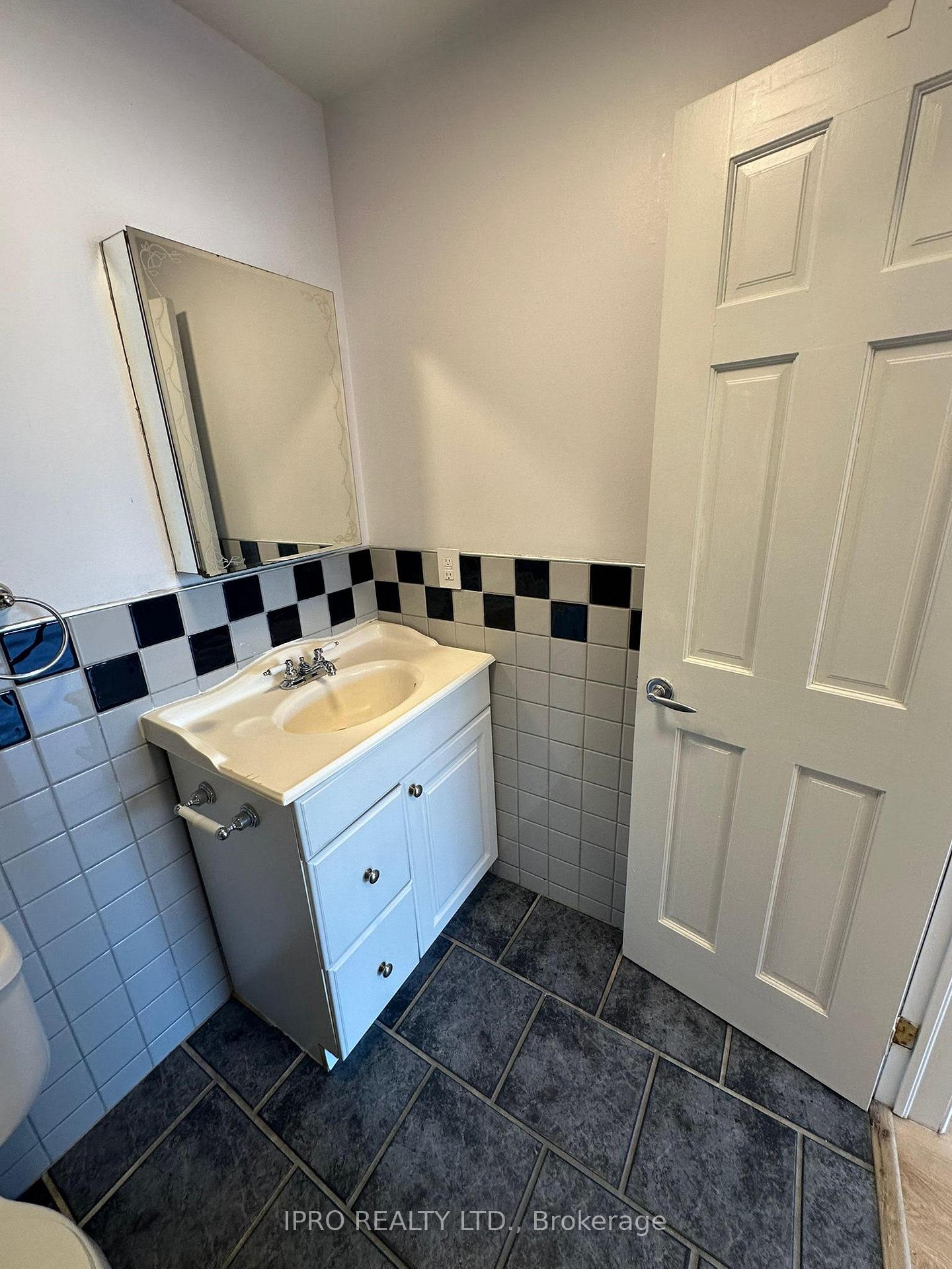 Photo 5 of Unit Unit 1, 1018 Coxwell Avenue, Toronto, East York — HOMEH