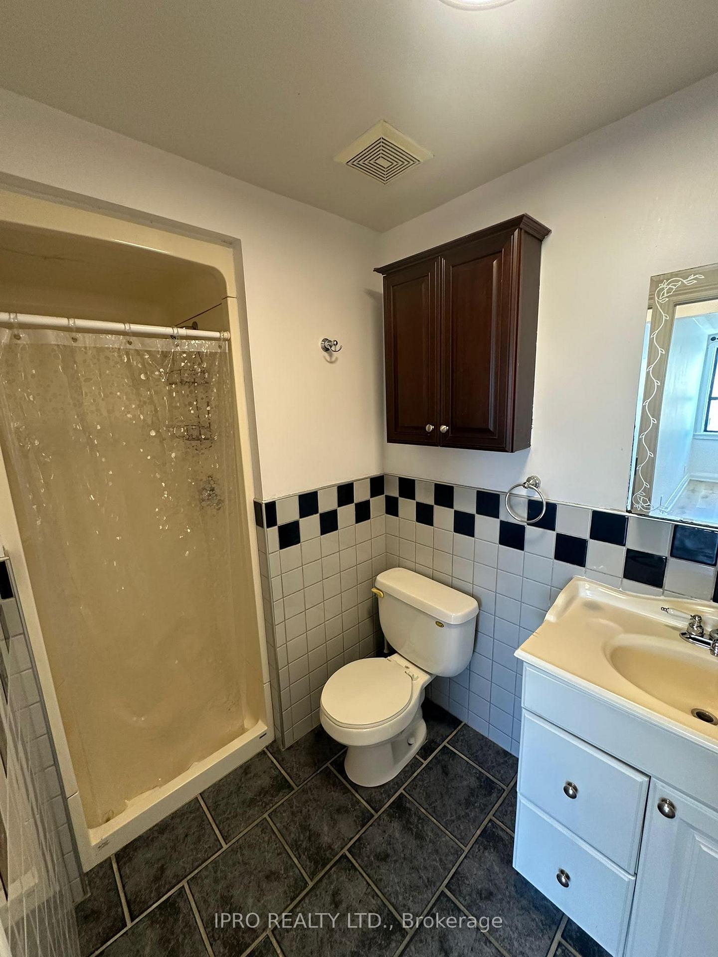 Photo 6 of Unit Unit 1, 1018 Coxwell Avenue, Toronto, East York — HOMEH