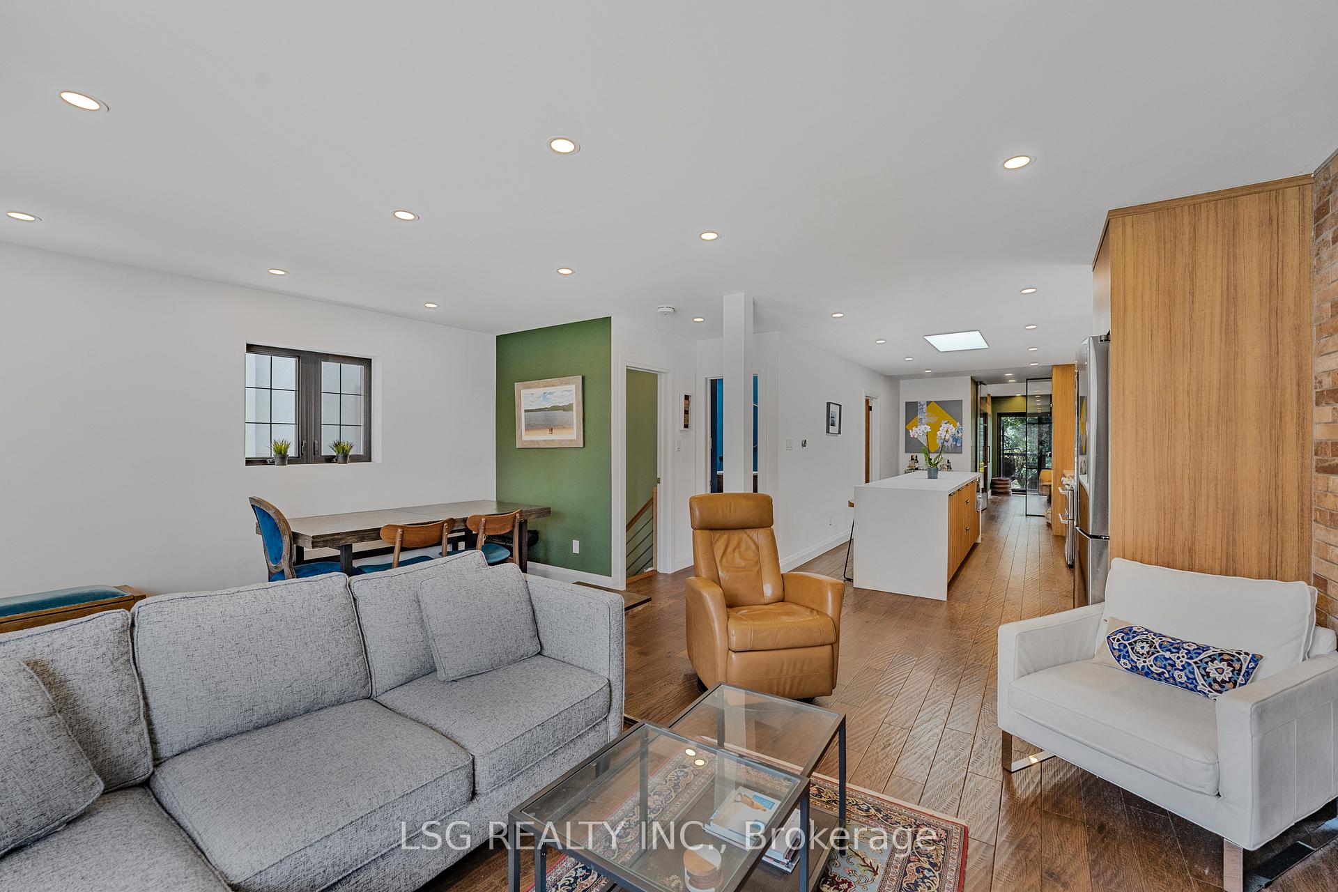 Photo 4 of 202 Linsmore Crescent, Toronto, Danforth Village-East York — HOMEH