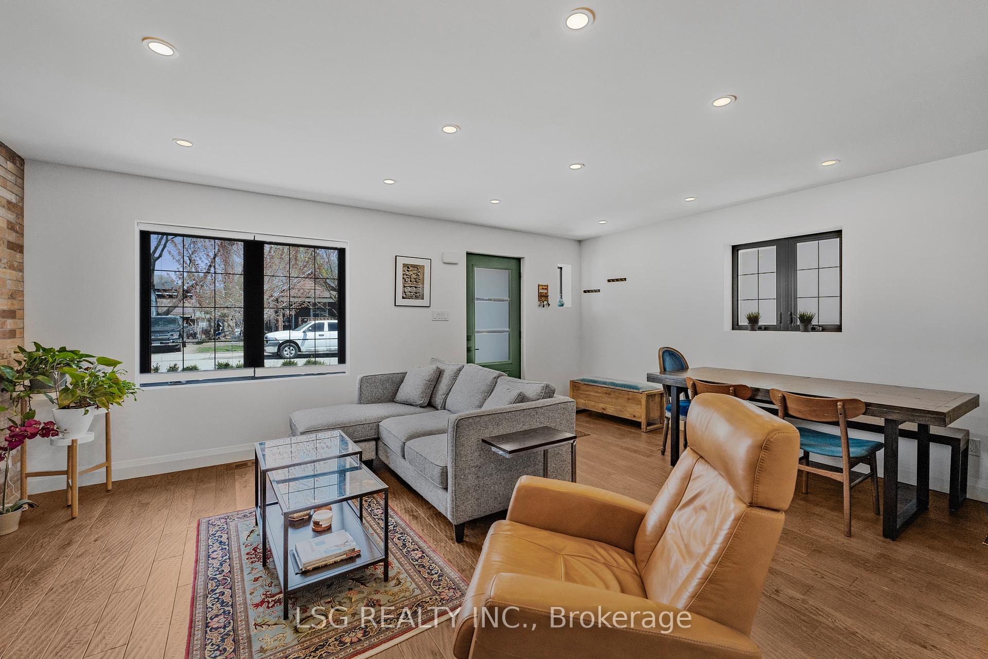 Photo 5 of 202 Linsmore Crescent, Toronto, Danforth Village-East York — HOMEH