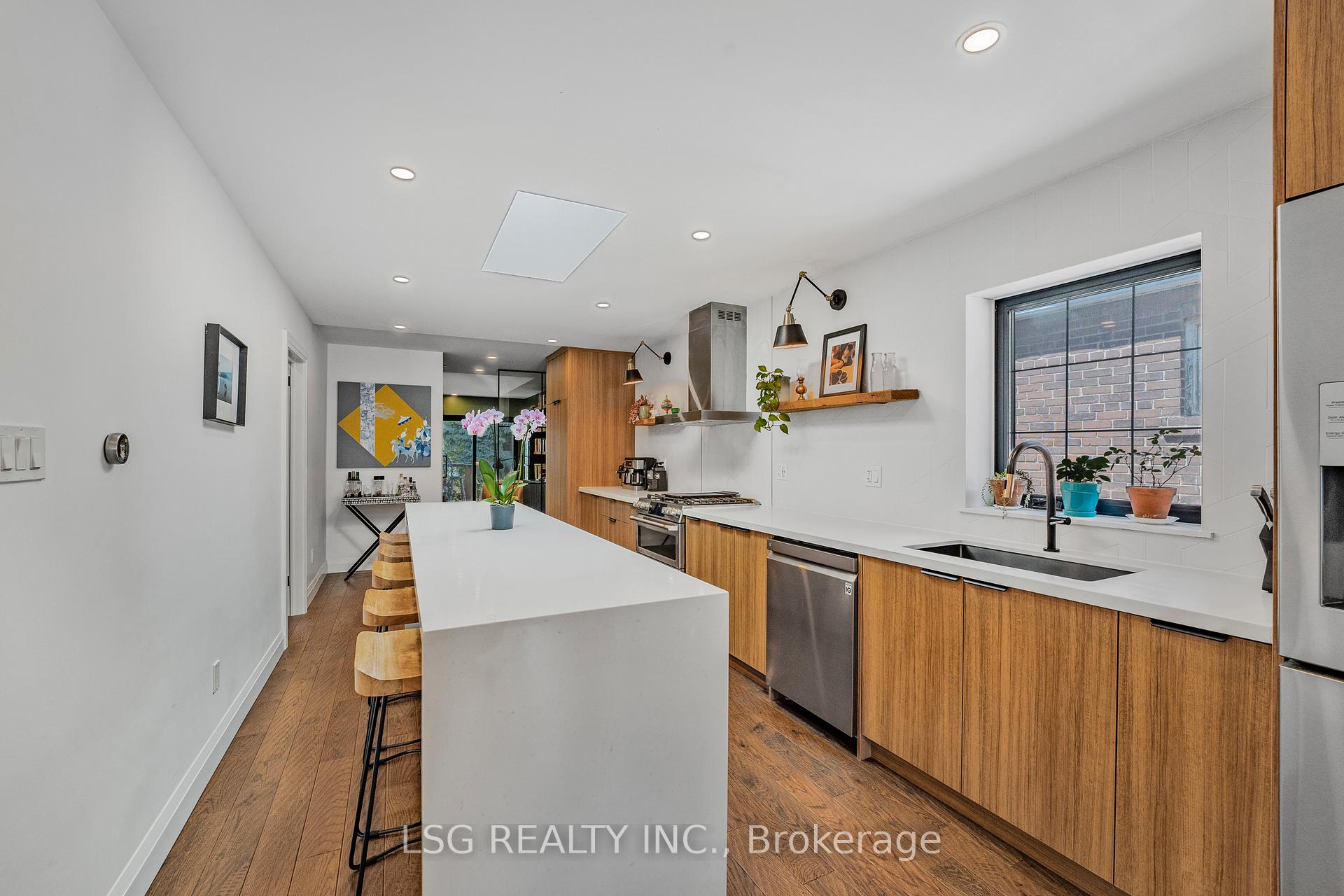 Photo 7 of 202 Linsmore Crescent, Toronto, Danforth Village-East York — HOMEH