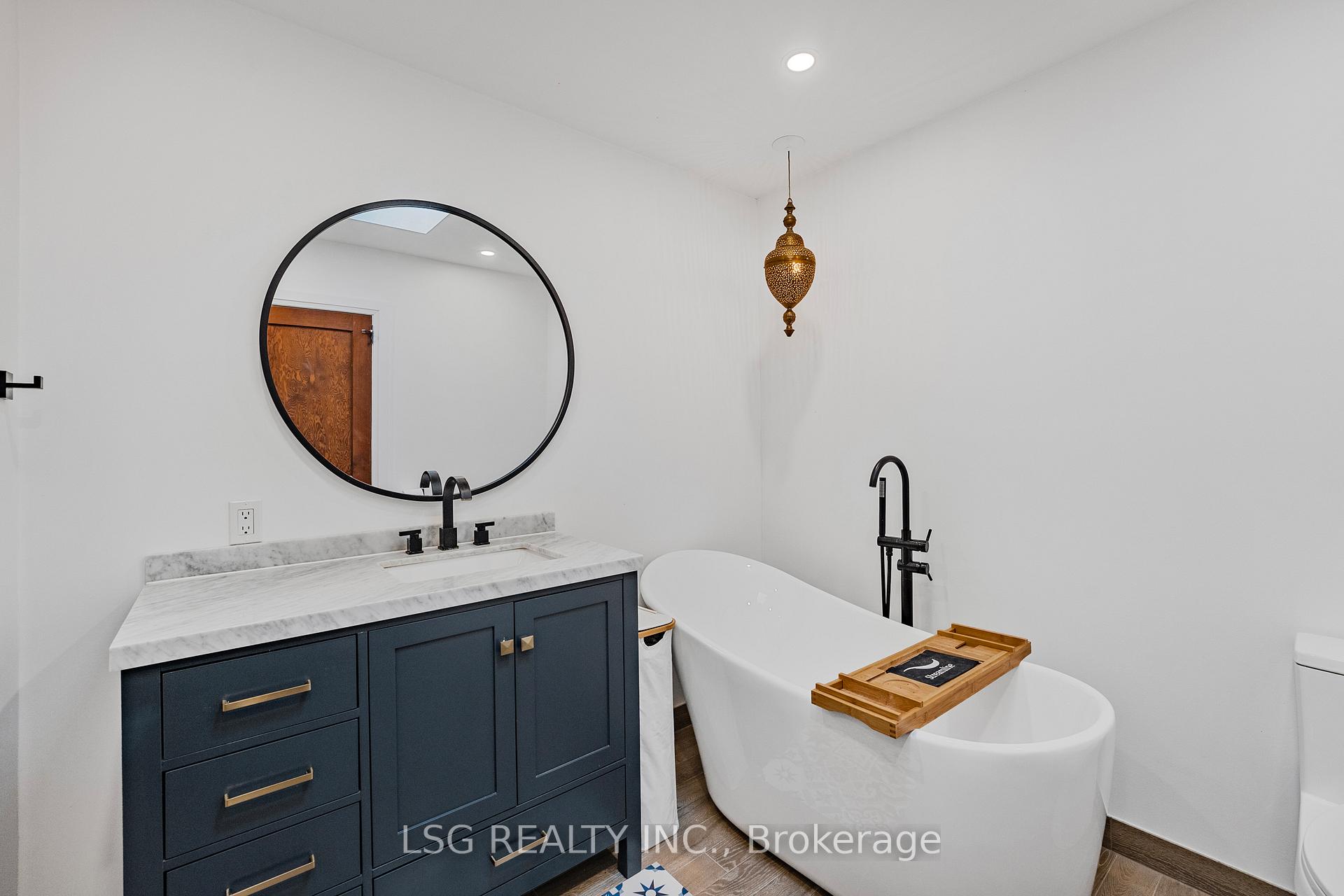 Photo 15 of 202 Linsmore Crescent, Toronto, Danforth Village-East York — HOMEH