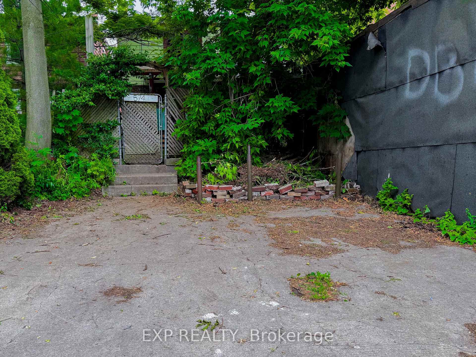 Photo 3 of Unit Basement, 574 Coxwell Avenue, Toronto, Greenwood-Coxwell — HOMEH