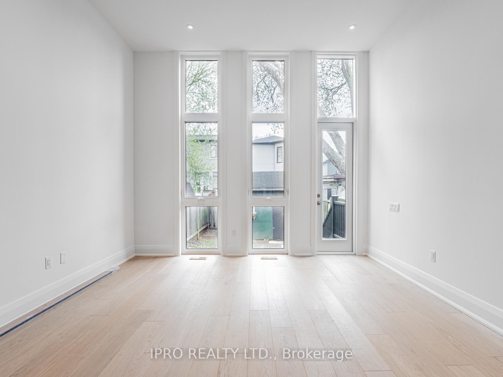 Photo 9 of 5 Hamstead Avenue, Toronto, Woodbine-Lumsden — HOMEH