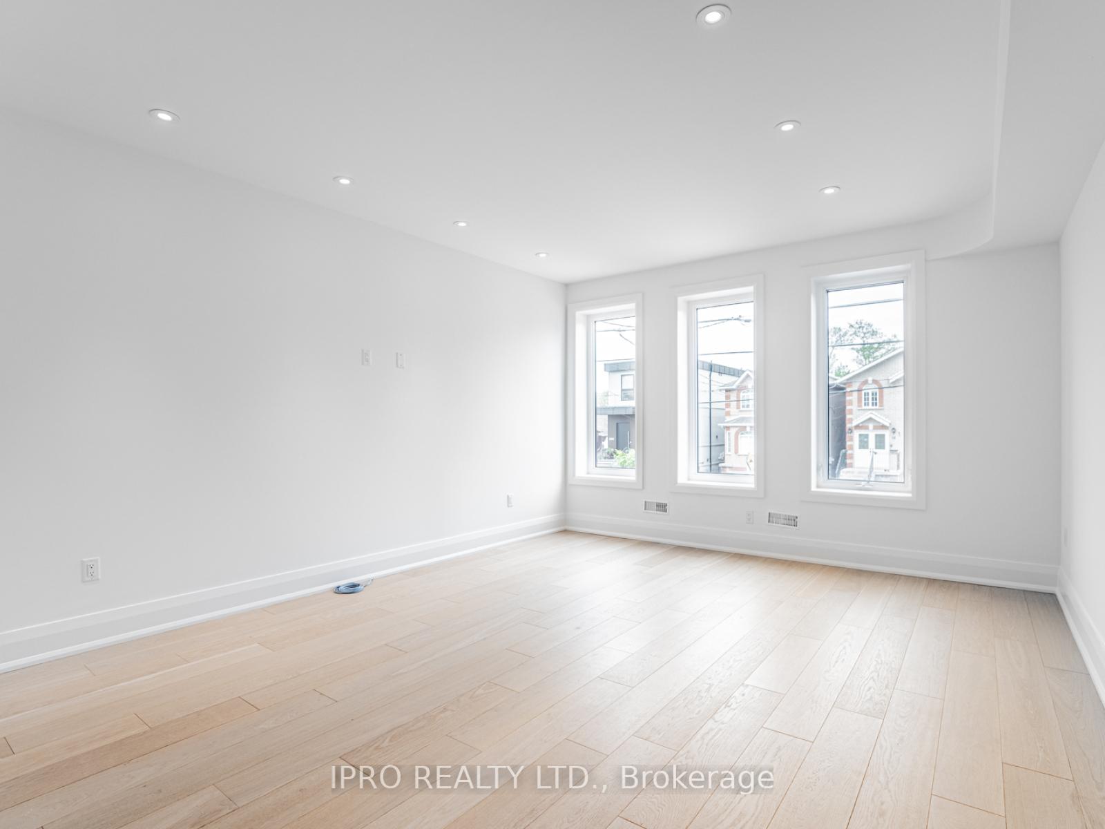 Photo 11 of 5 Hamstead Avenue, Toronto, Woodbine-Lumsden — HOMEH