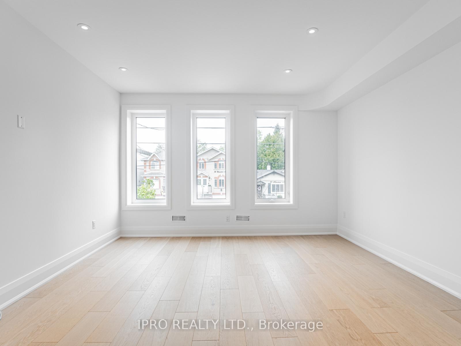 Photo 12 of 5 Hamstead Avenue, Toronto, Woodbine-Lumsden — HOMEH