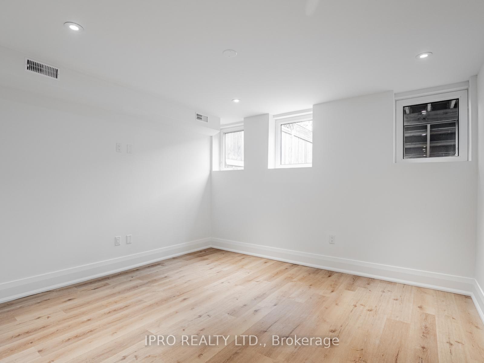 Photo 31 of 5 Hamstead Avenue, Toronto, Woodbine-Lumsden — HOMEH