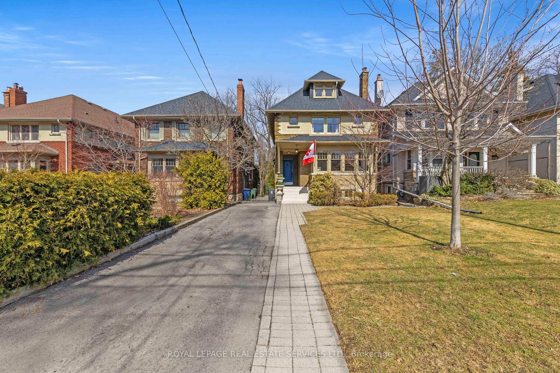 Front of 210 Glengrove Avenue W