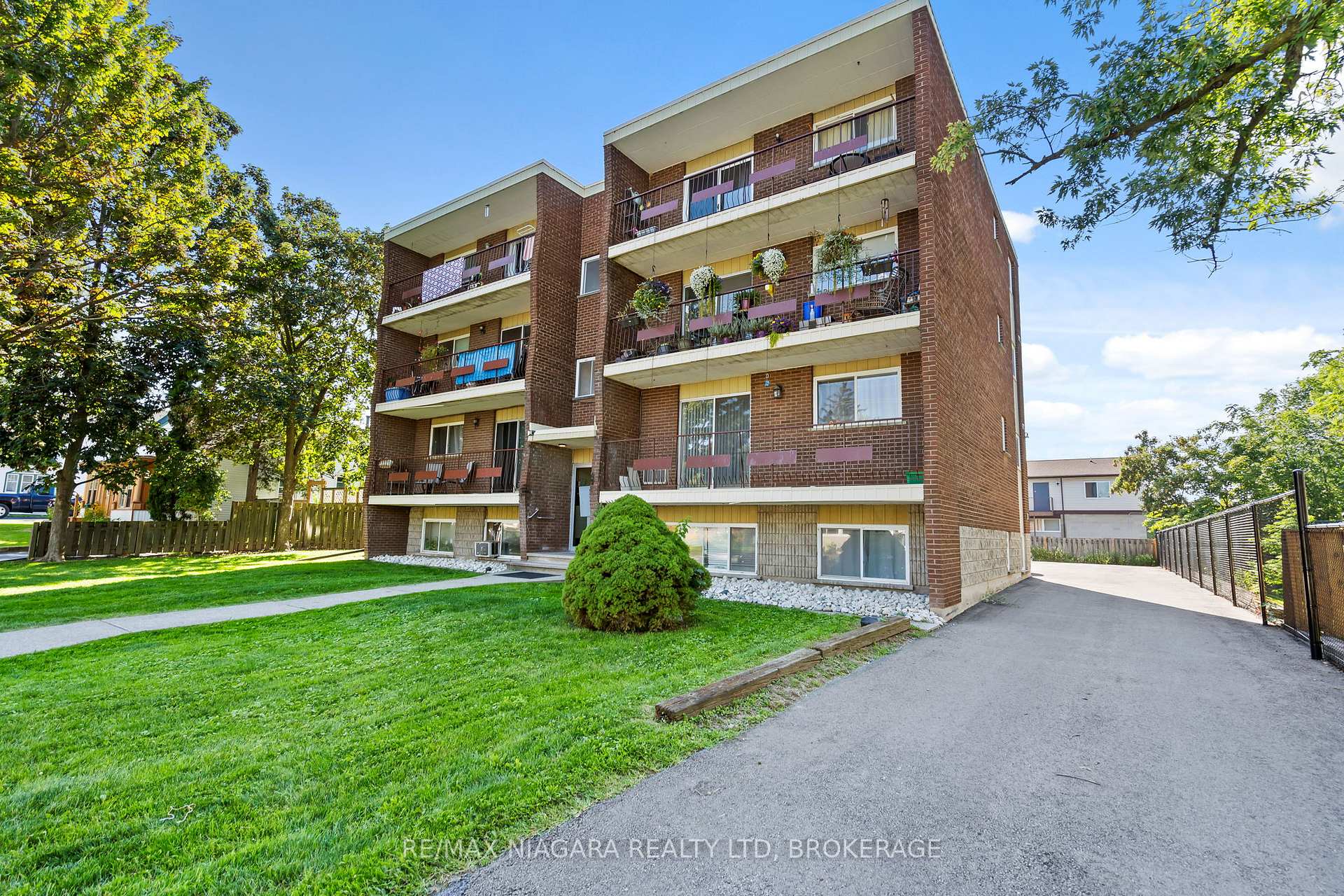 Photo 3 of 41 Carleton Street S, Thorold, Thorold Downtown — HOMEH