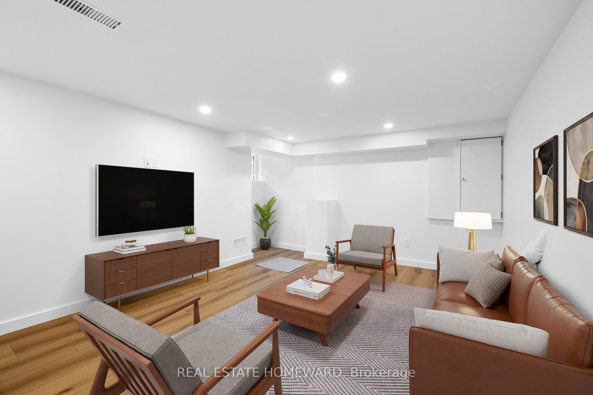 Photo 31 of 626 Logan Avenue, Toronto, North Riverdale — HOMEH