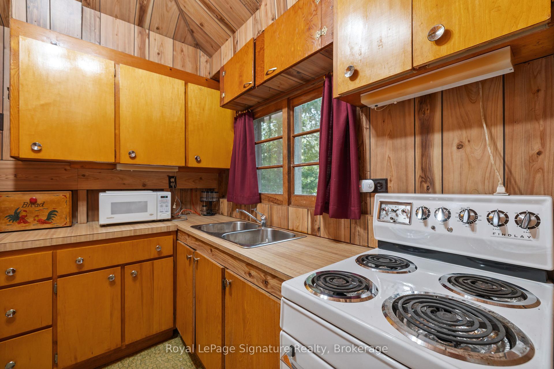 Photo 3 of 29 Park Road, Tiny, Rural Tiny — HOMEH