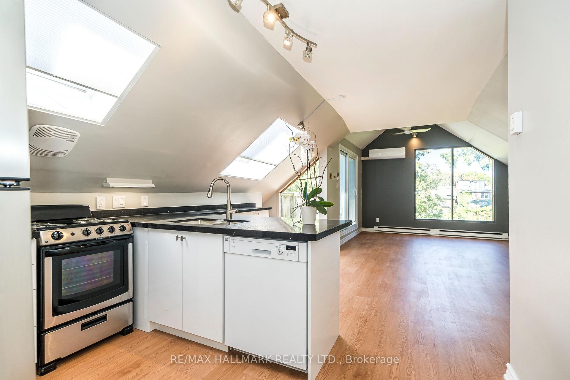 Photo 10 of Unit 3, 32 Hogarth Avenue, Toronto, North Riverdale — HOMEH