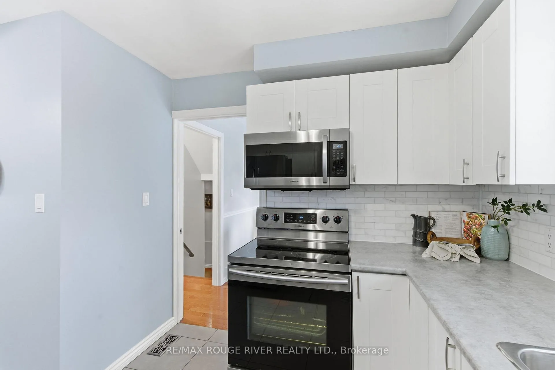Photo 12 of 628 Beechwood Street, Oshawa, O'Neill — HOMEH