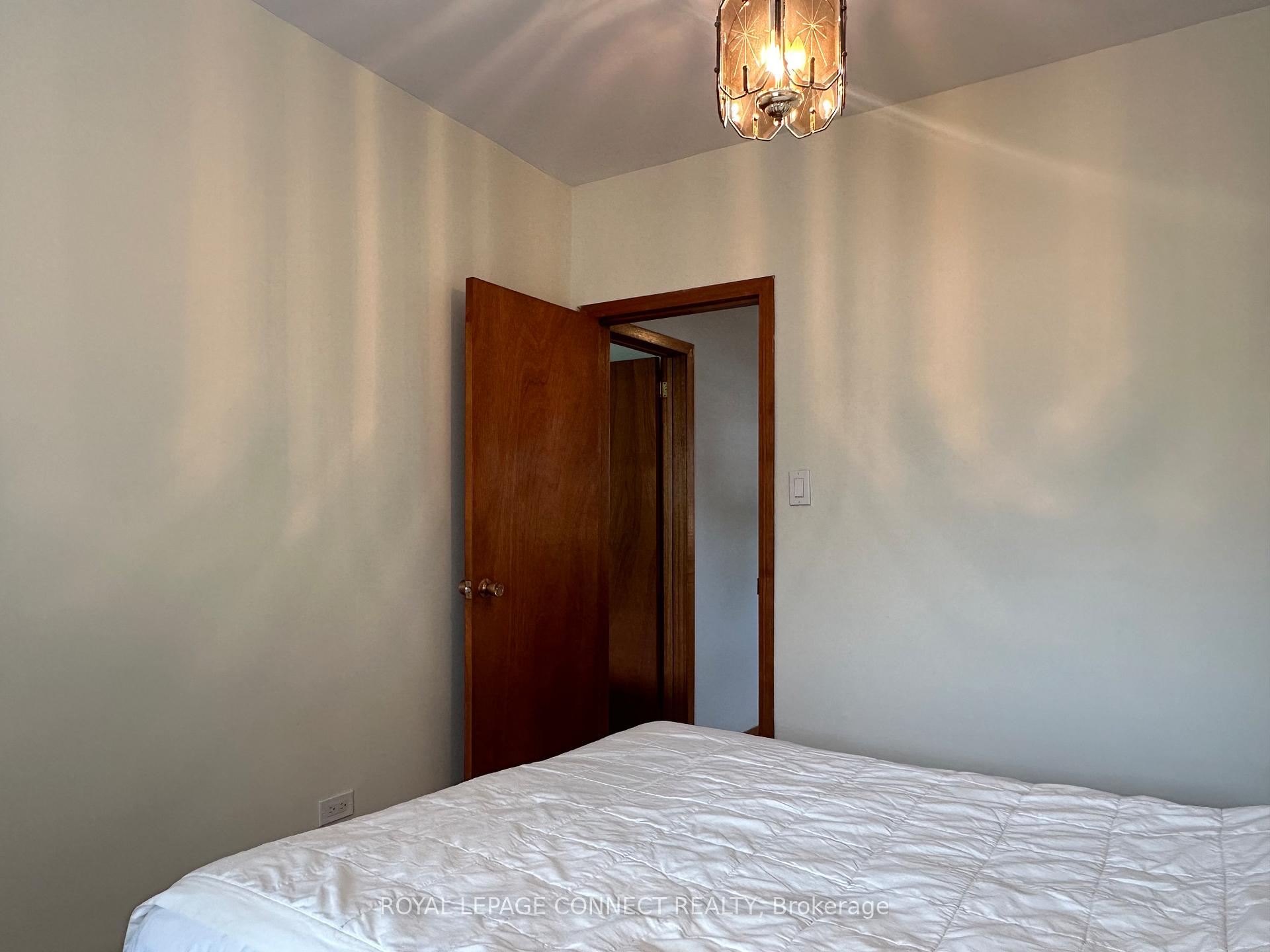 Photo 6 of Unit 2nd, 784 Adelaide Street W, Toronto, Niagara — HOMEH