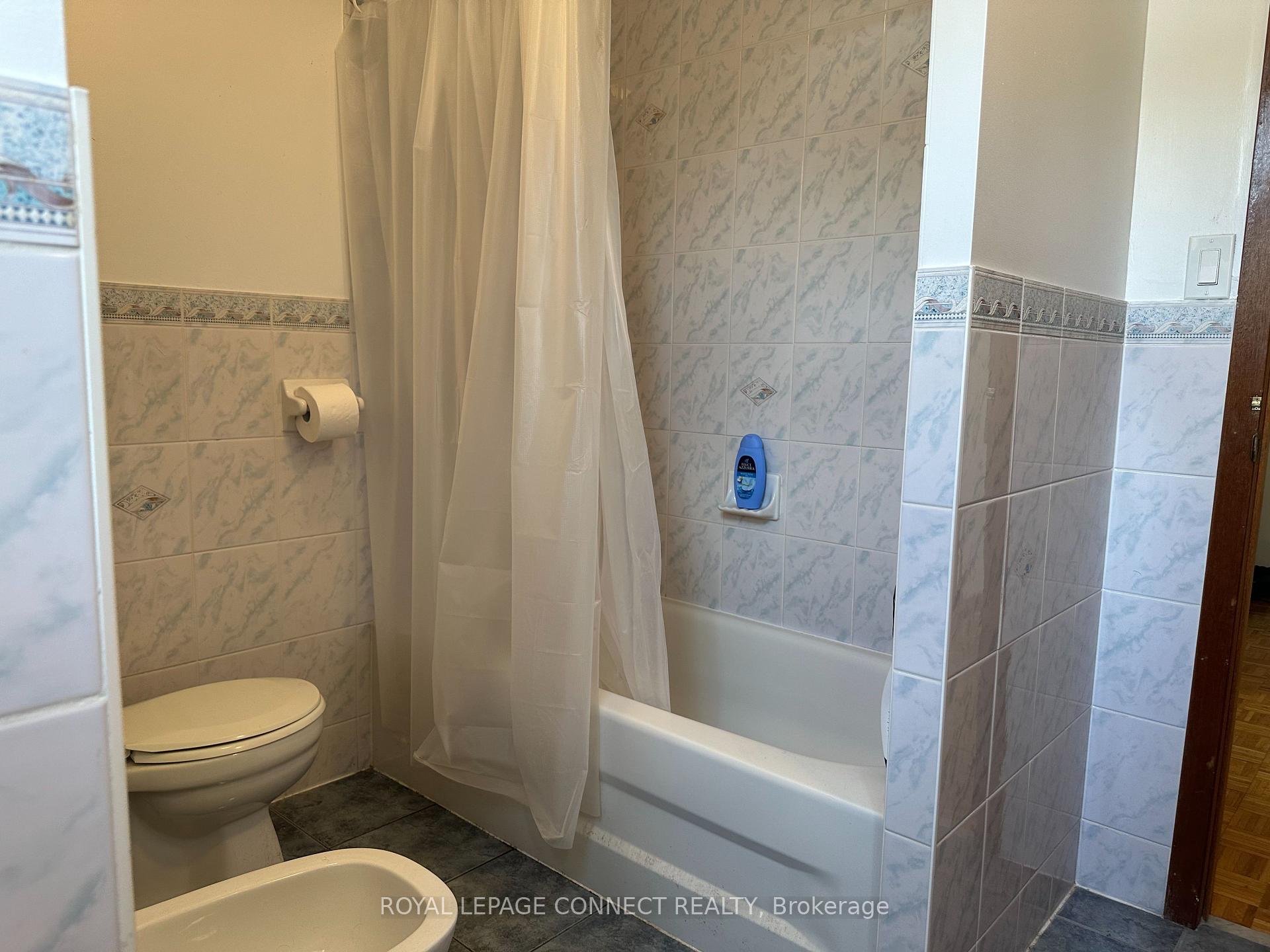 Photo 8 of Unit 2nd, 784 Adelaide Street W, Toronto, Niagara — HOMEH