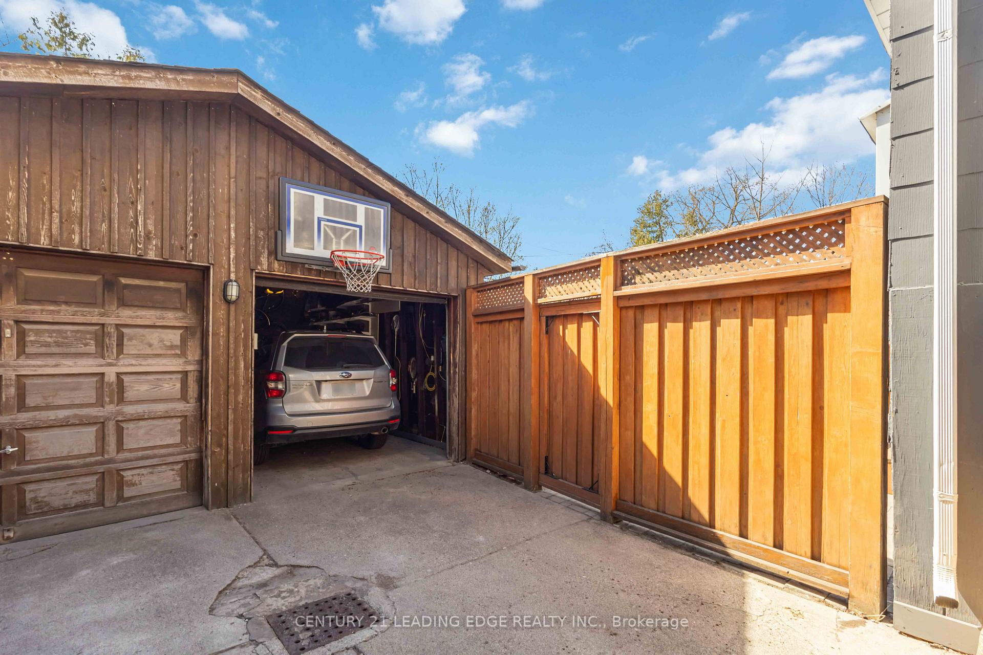 Photo 17 of 22 Oakdene Crescent, Toronto, Danforth — HOMEH