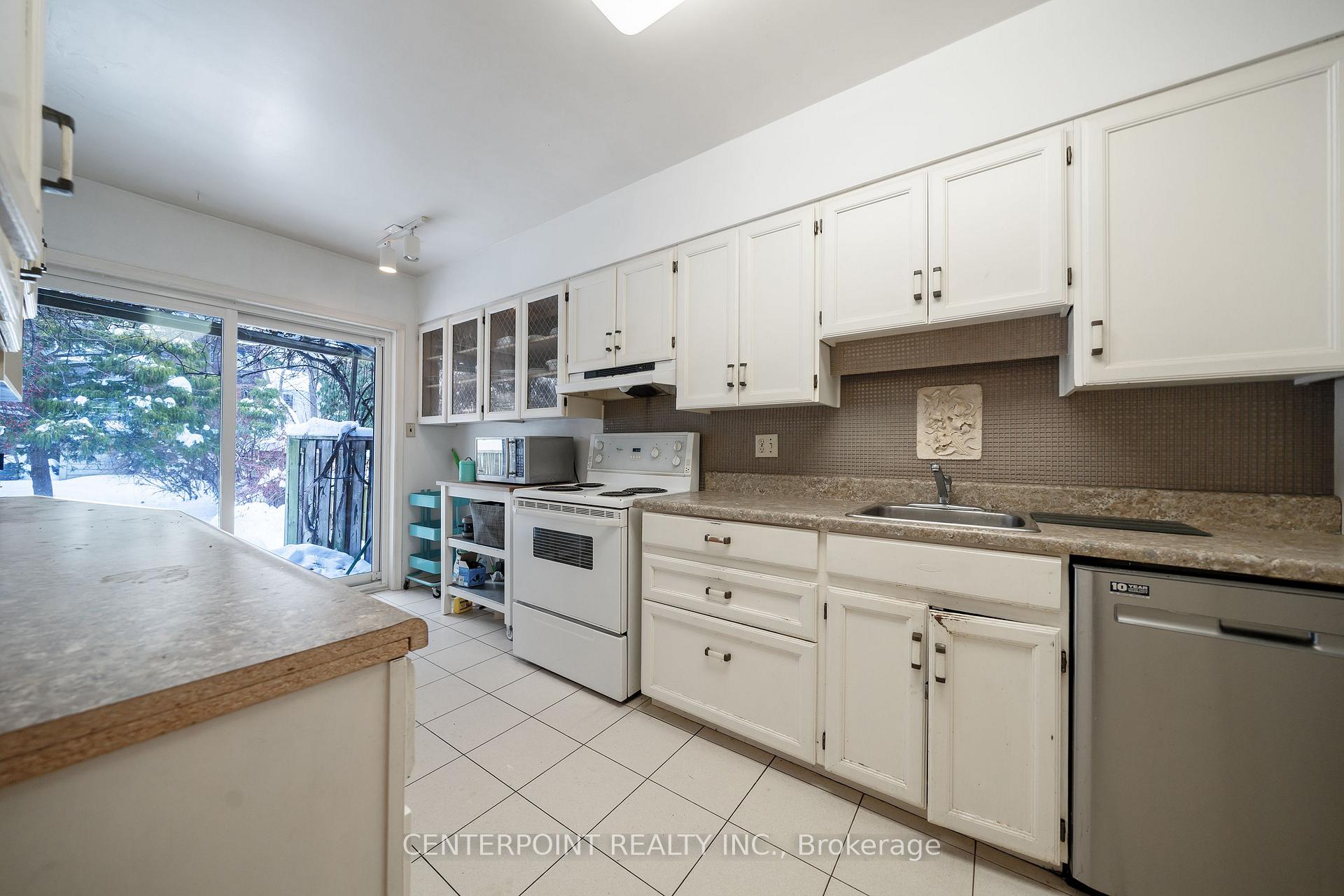 Photo 7 of 431 St Clements Avenue, Toronto, Forest Hill North — HOMEH