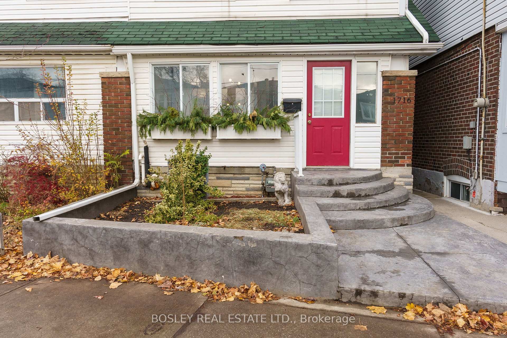 Photo 2 of 1716 Dundas Street E, Toronto, Greenwood-Coxwell — HOMEH