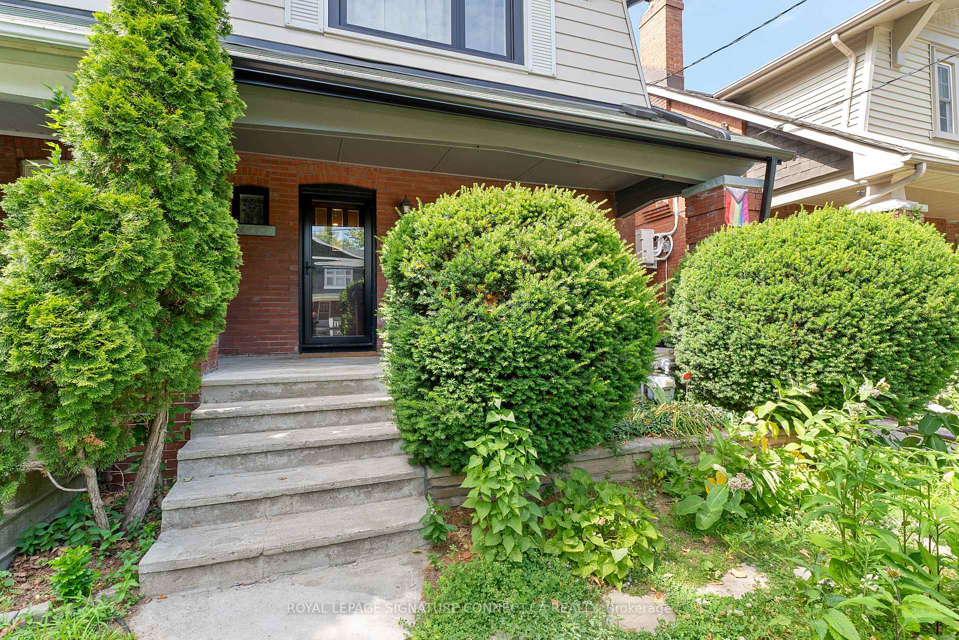 Photo 2 of 16 Springdale Boulevard, Toronto, East York — HOMEH