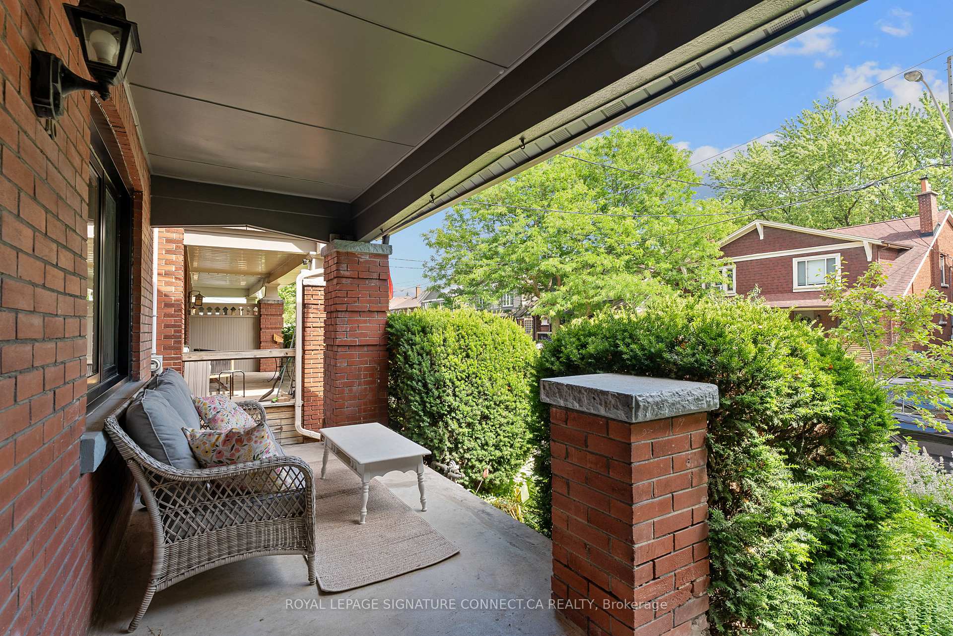 Photo 3 of 16 Springdale Boulevard, Toronto, East York — HOMEH