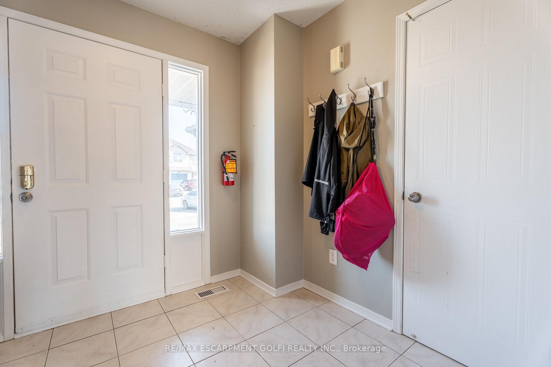 Photo 5 of 13 Devine Crescent, Thorold, Confederation Heights — HOMEH