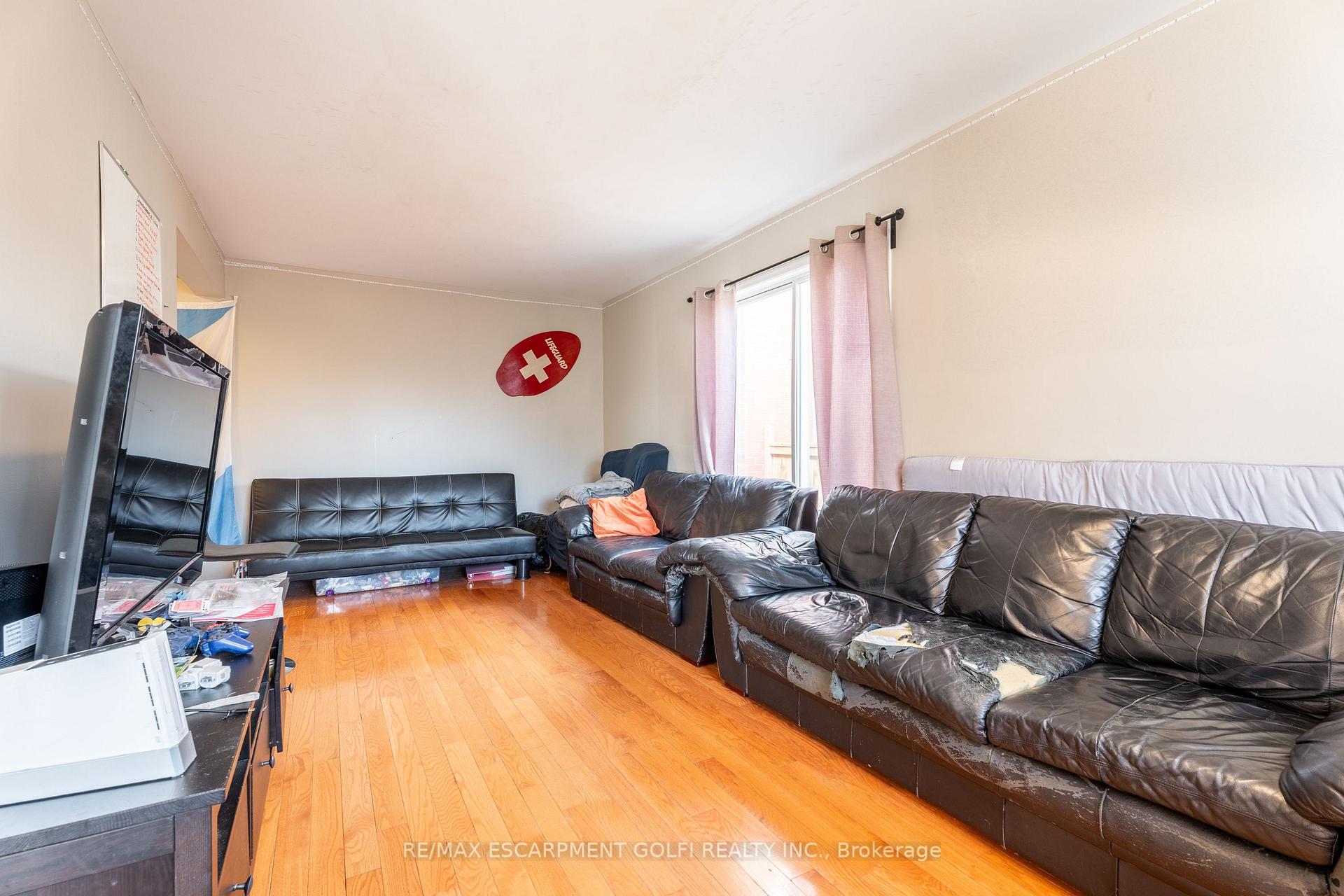 Photo 7 of 13 Devine Crescent, Thorold, Confederation Heights — HOMEH