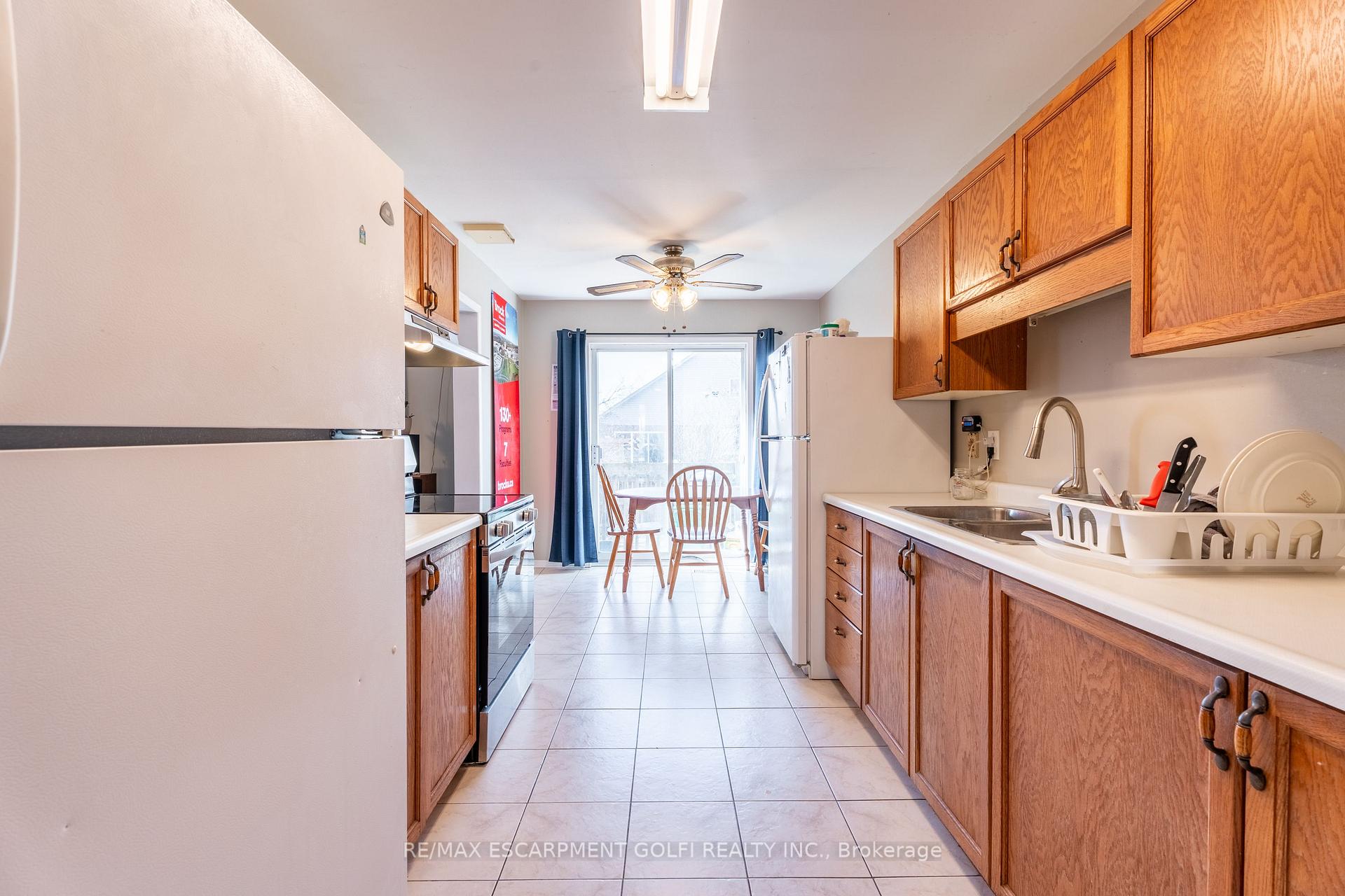 Photo 10 of 13 Devine Crescent, Thorold, Confederation Heights — HOMEH