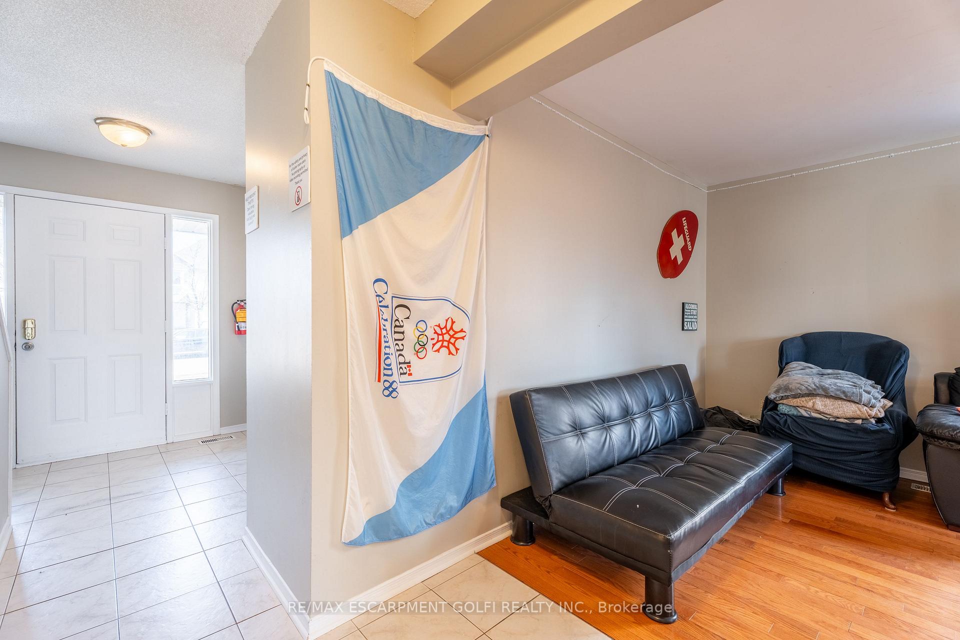Photo 11 of 13 Devine Crescent, Thorold, Confederation Heights — HOMEH