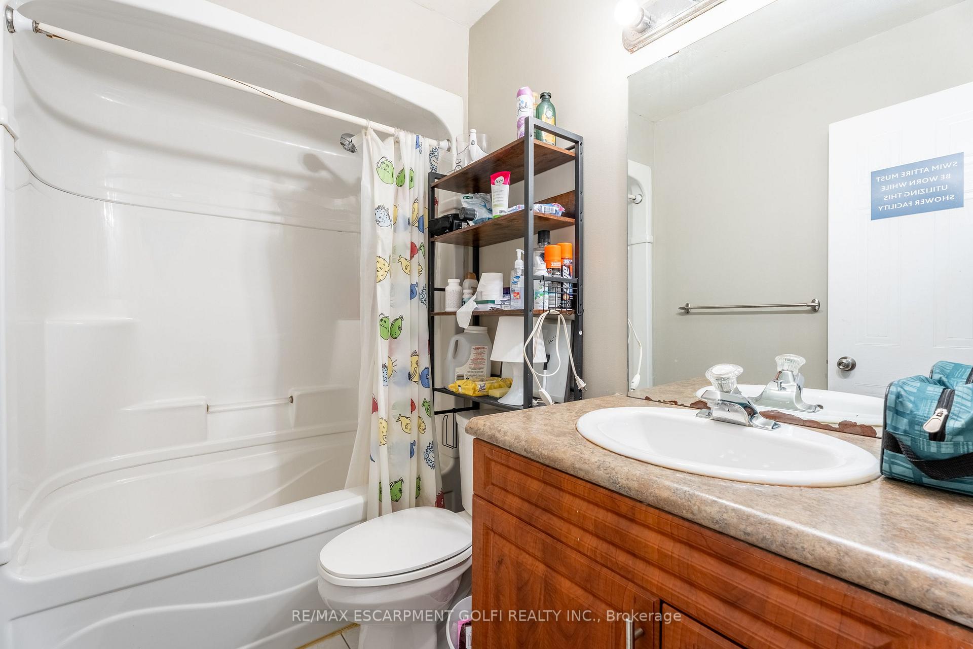 Photo 17 of 13 Devine Crescent, Thorold, Confederation Heights — HOMEH