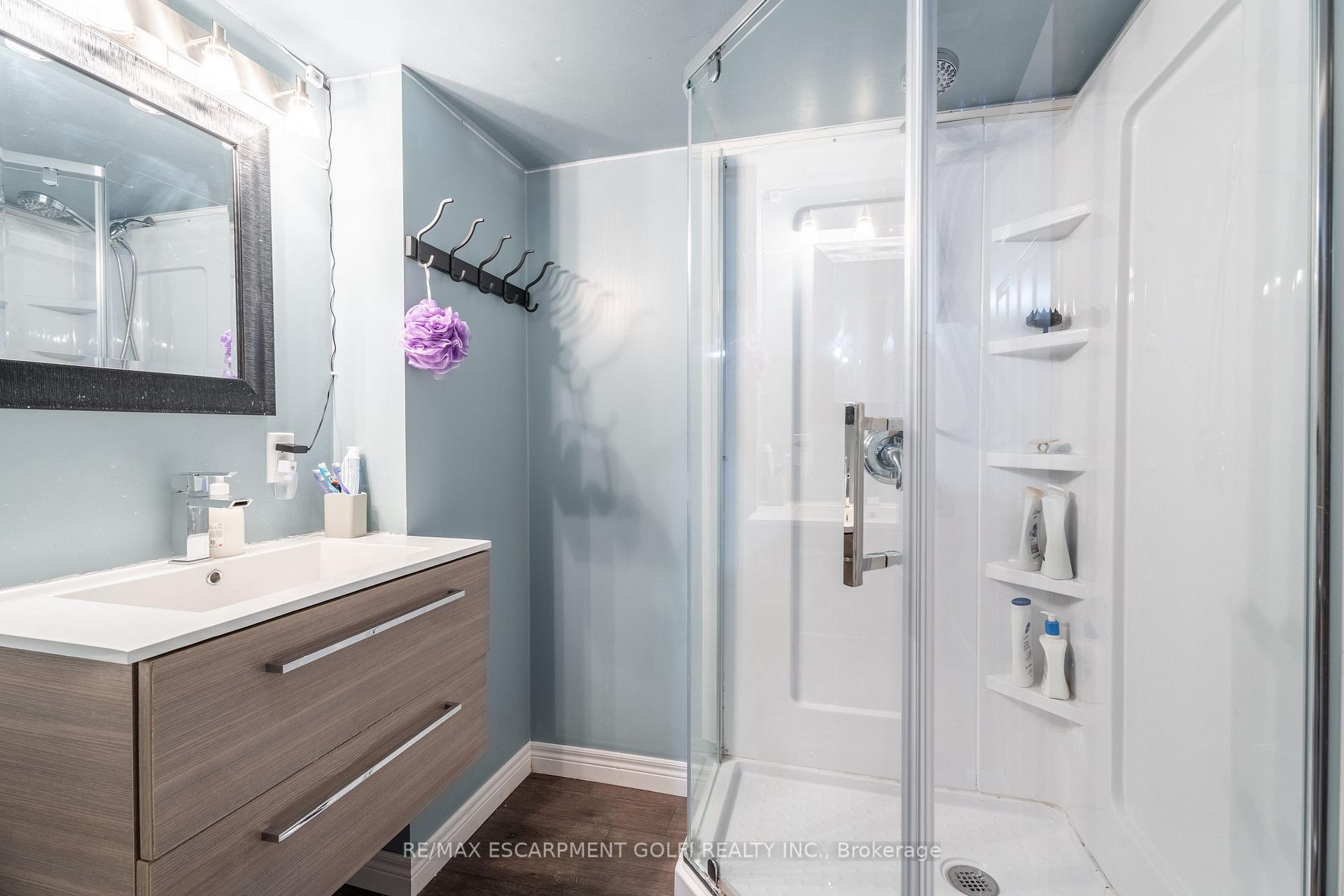 Photo 23 of 13 Devine Crescent, Thorold, Confederation Heights — HOMEH