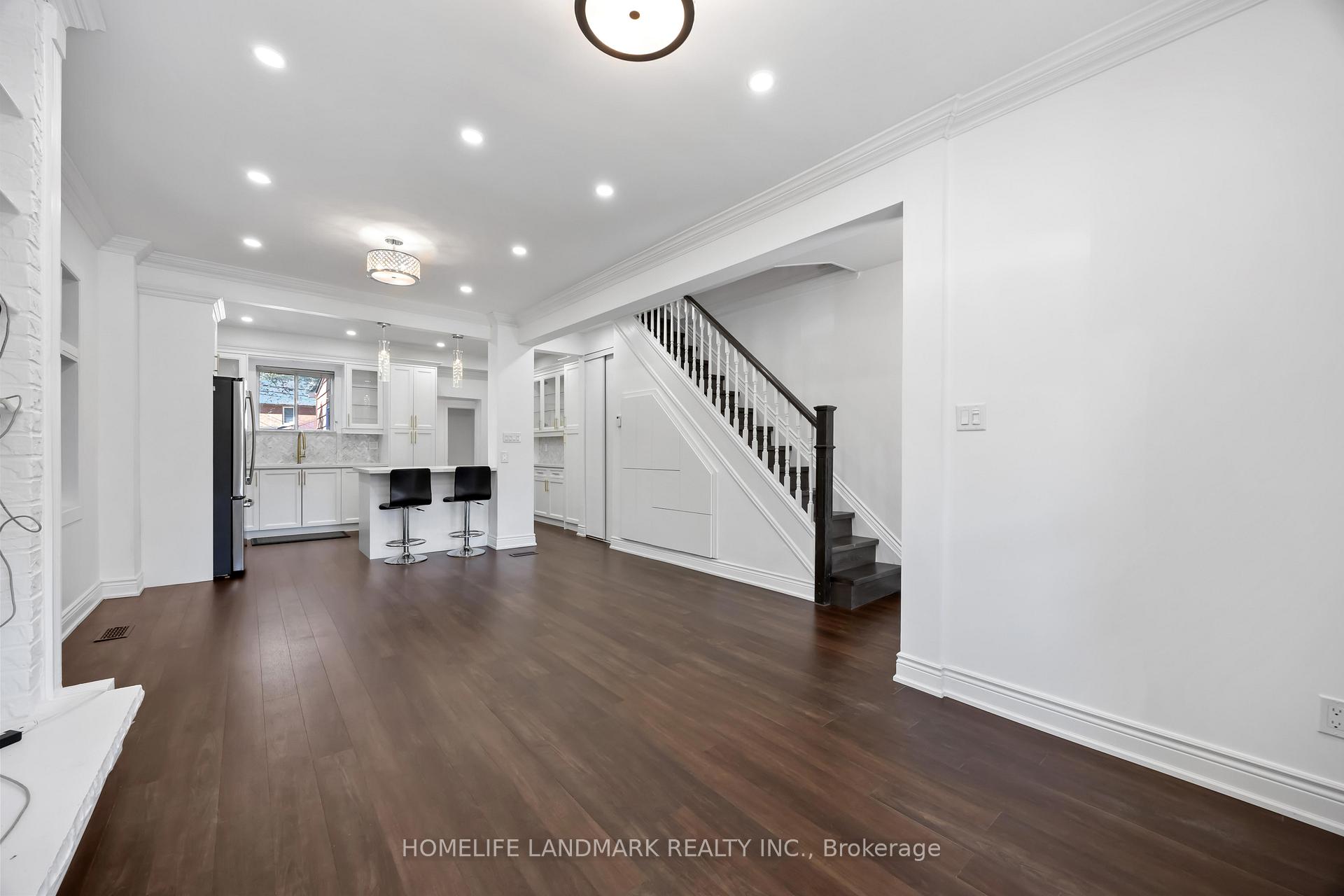 Photo 4 of Unit Main, 160 Humewood Drive, Toronto, Humewood-Cedarvale — HOMEH