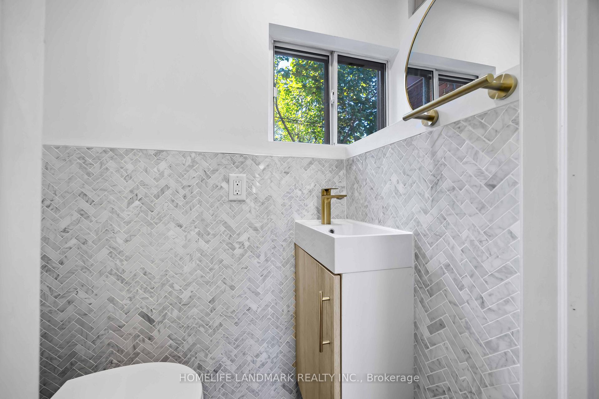 Photo 11 of Unit Main, 160 Humewood Drive, Toronto, Humewood-Cedarvale — HOMEH